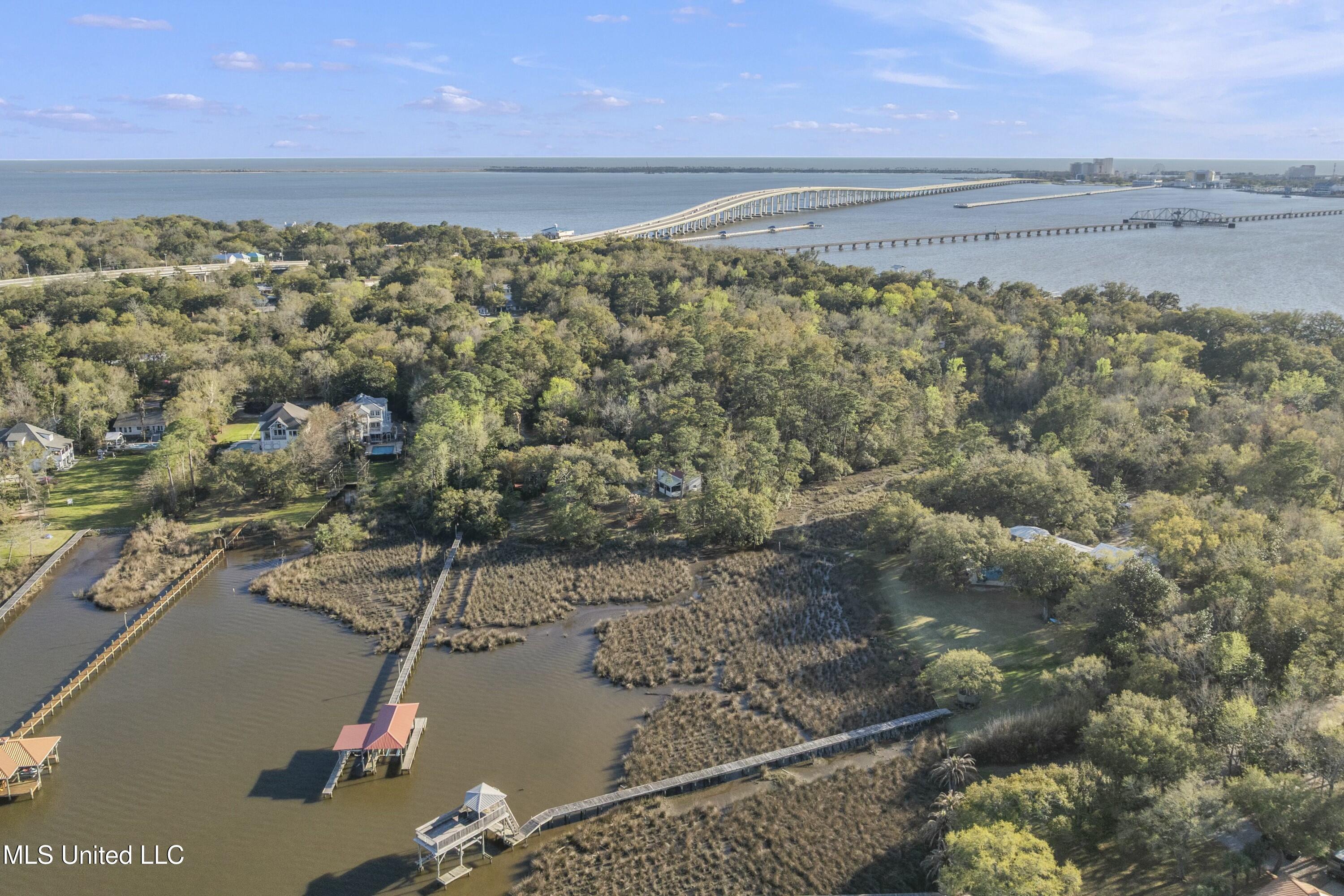 1105 Le Voyageur Drive