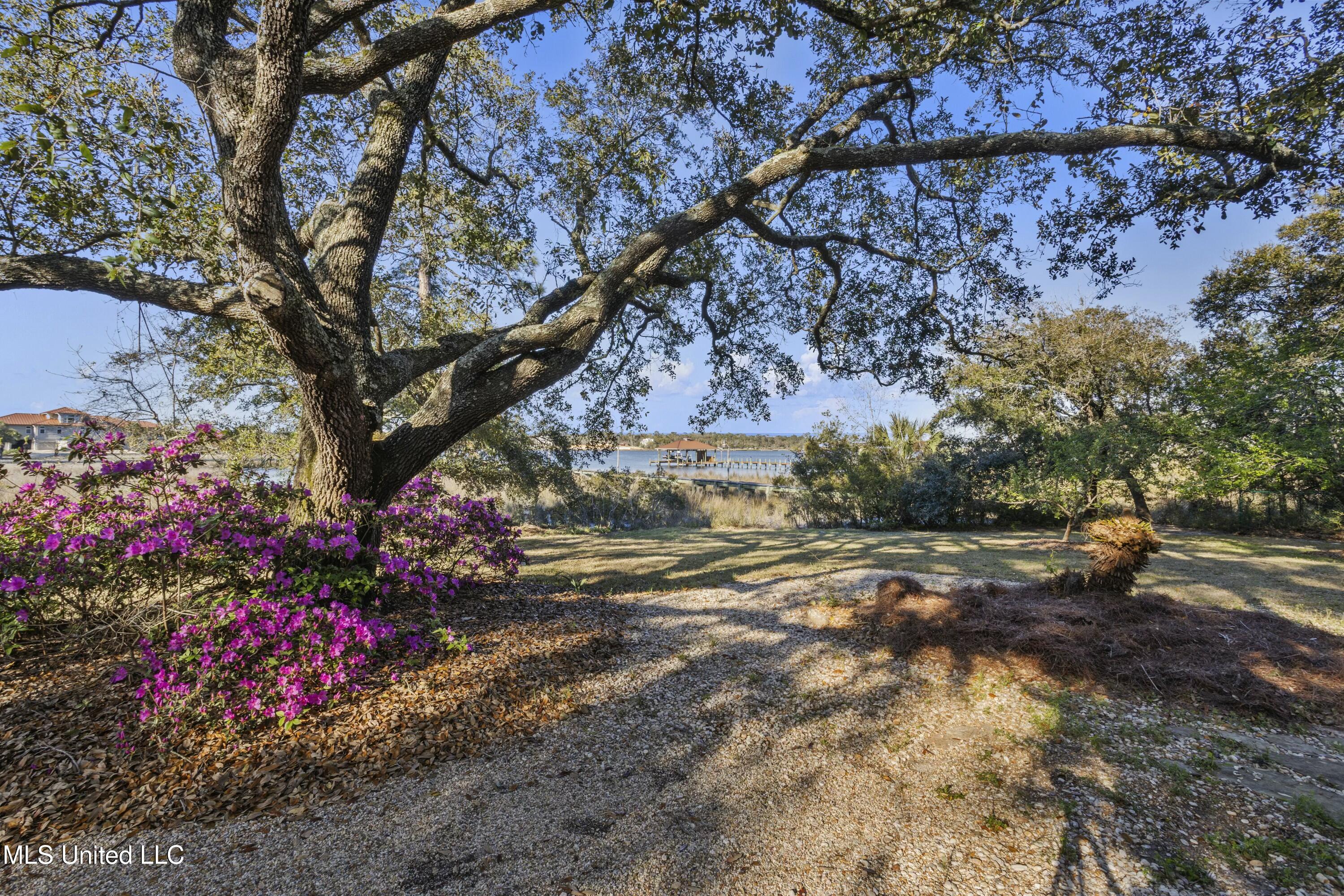 1105 Le Voyageur Drive