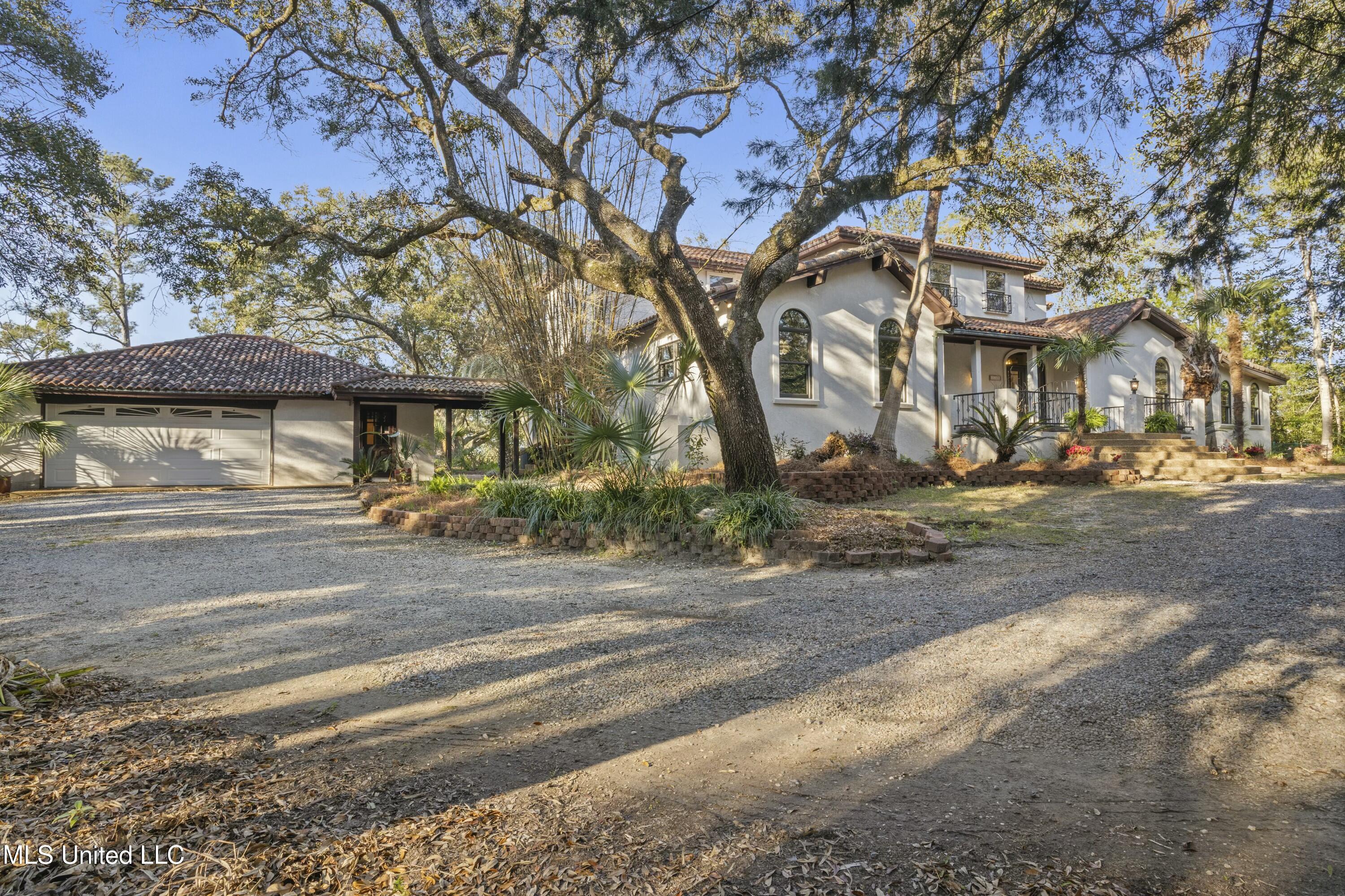 1105 Le Voyageur Drive