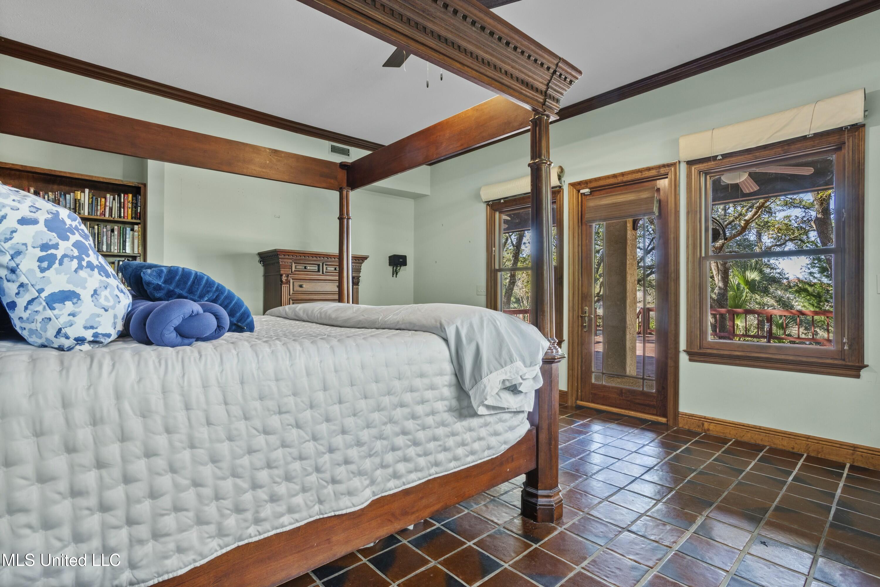 1105 Le Voyageur Drive