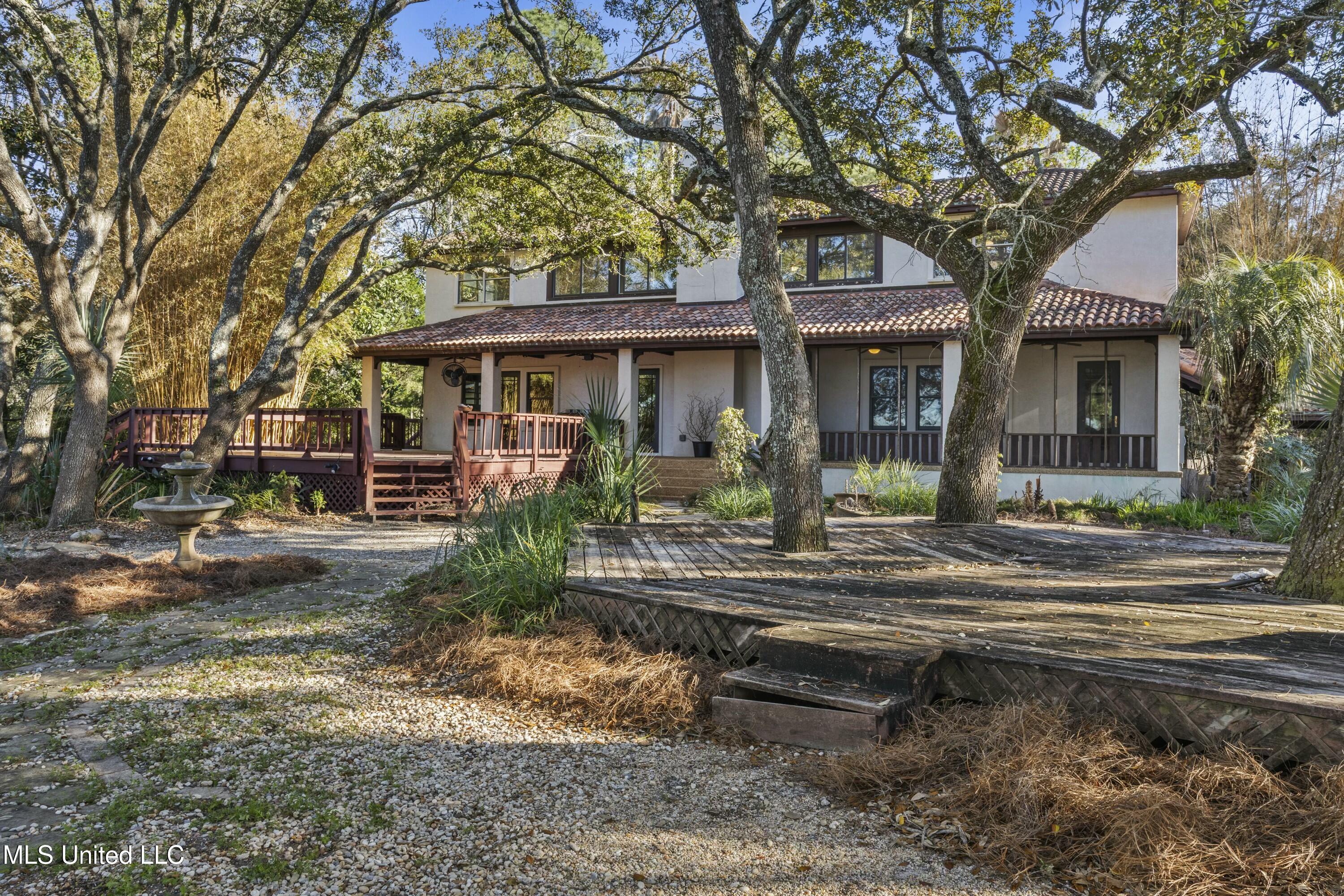 1105 Le Voyageur Drive