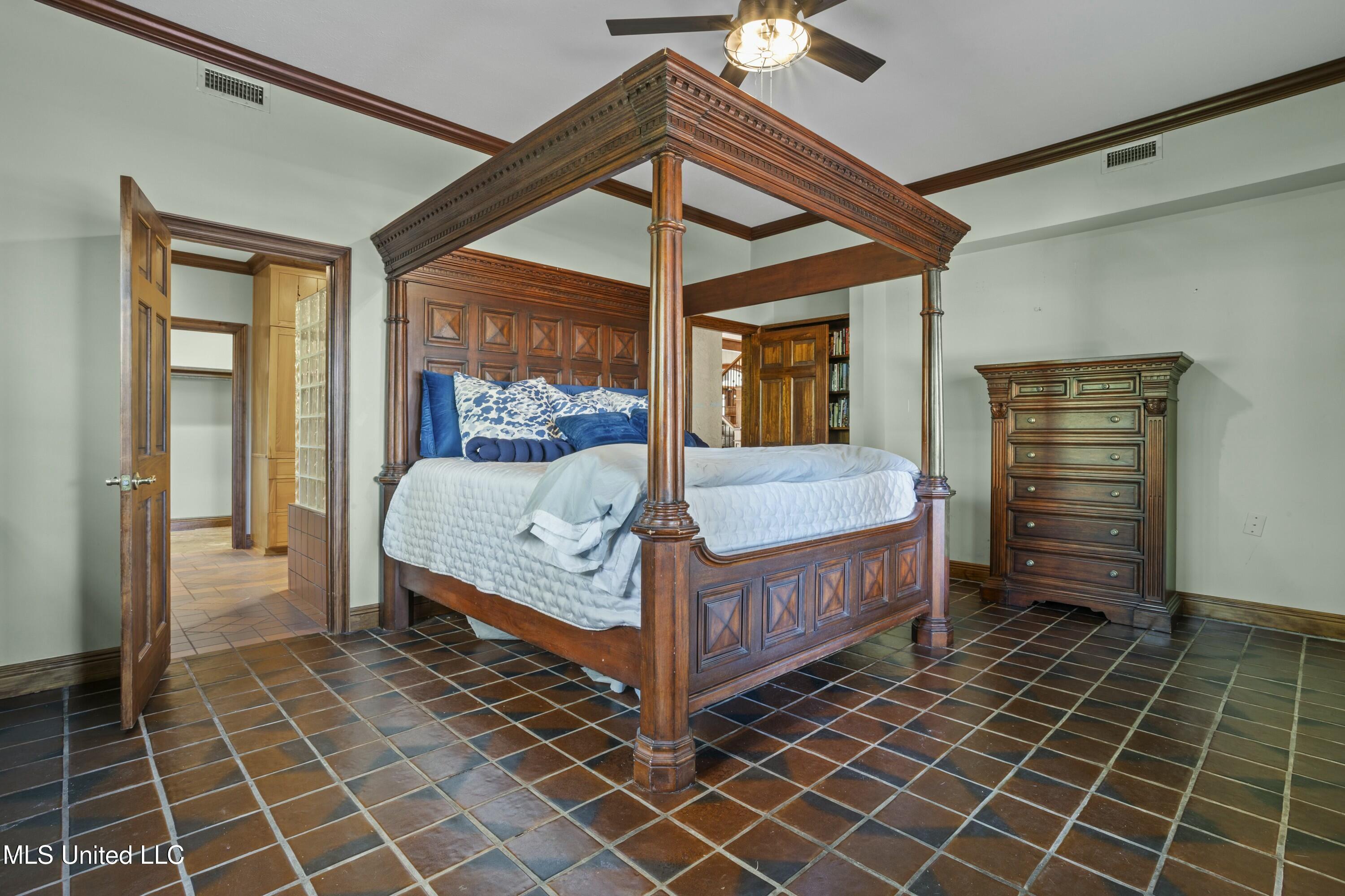 1105 Le Voyageur Drive