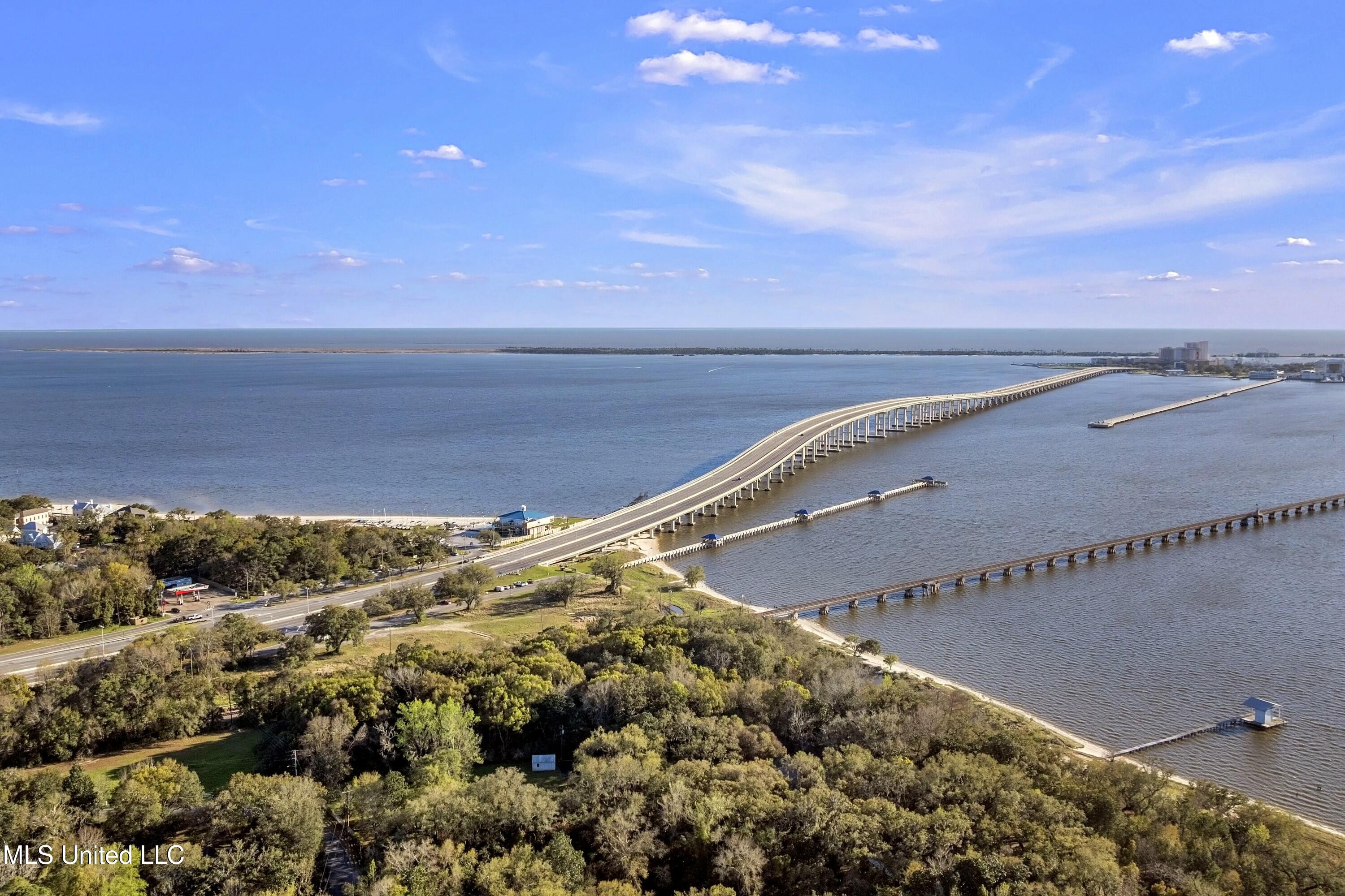 1105 Le Voyageur Drive