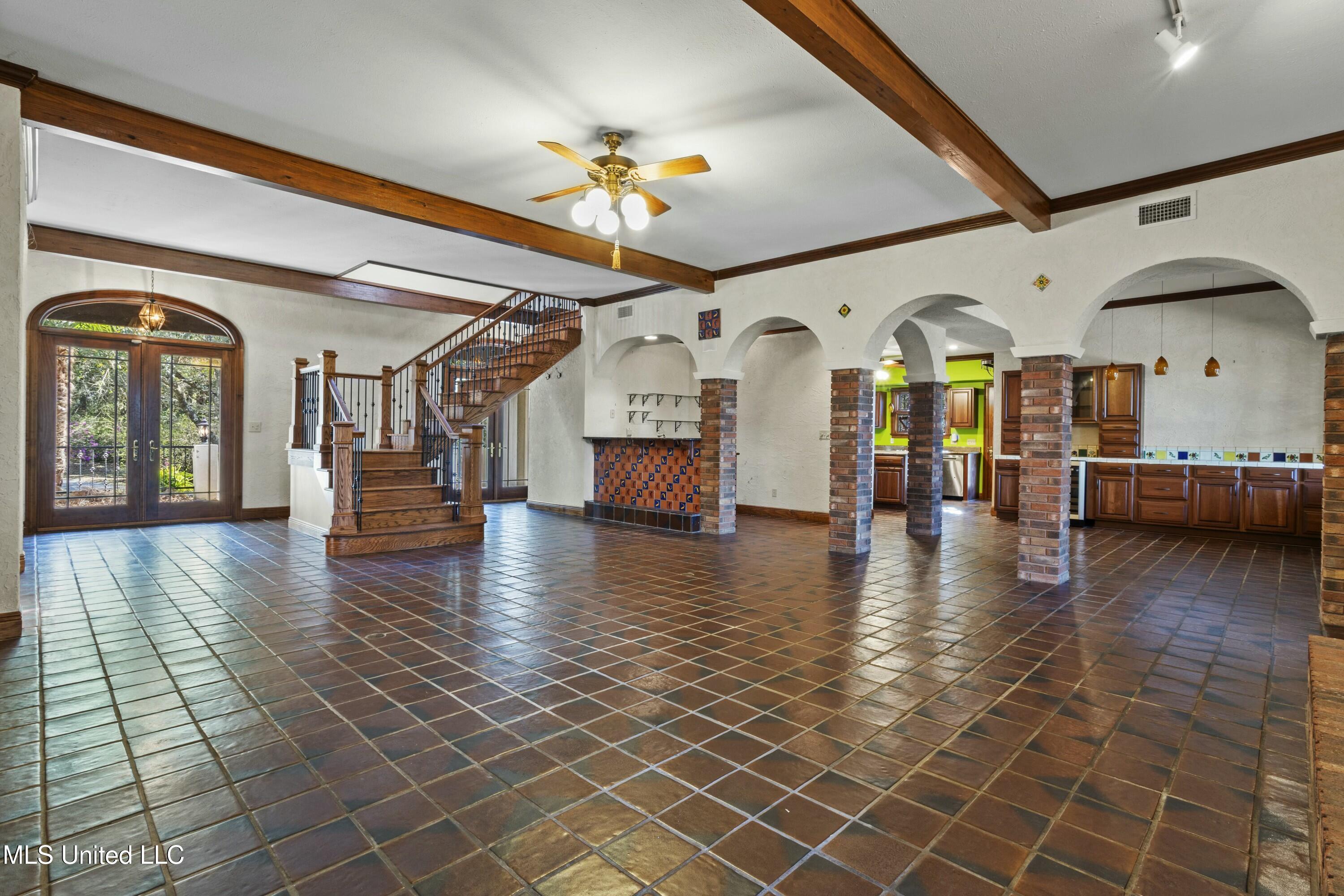 1105 Le Voyageur Drive