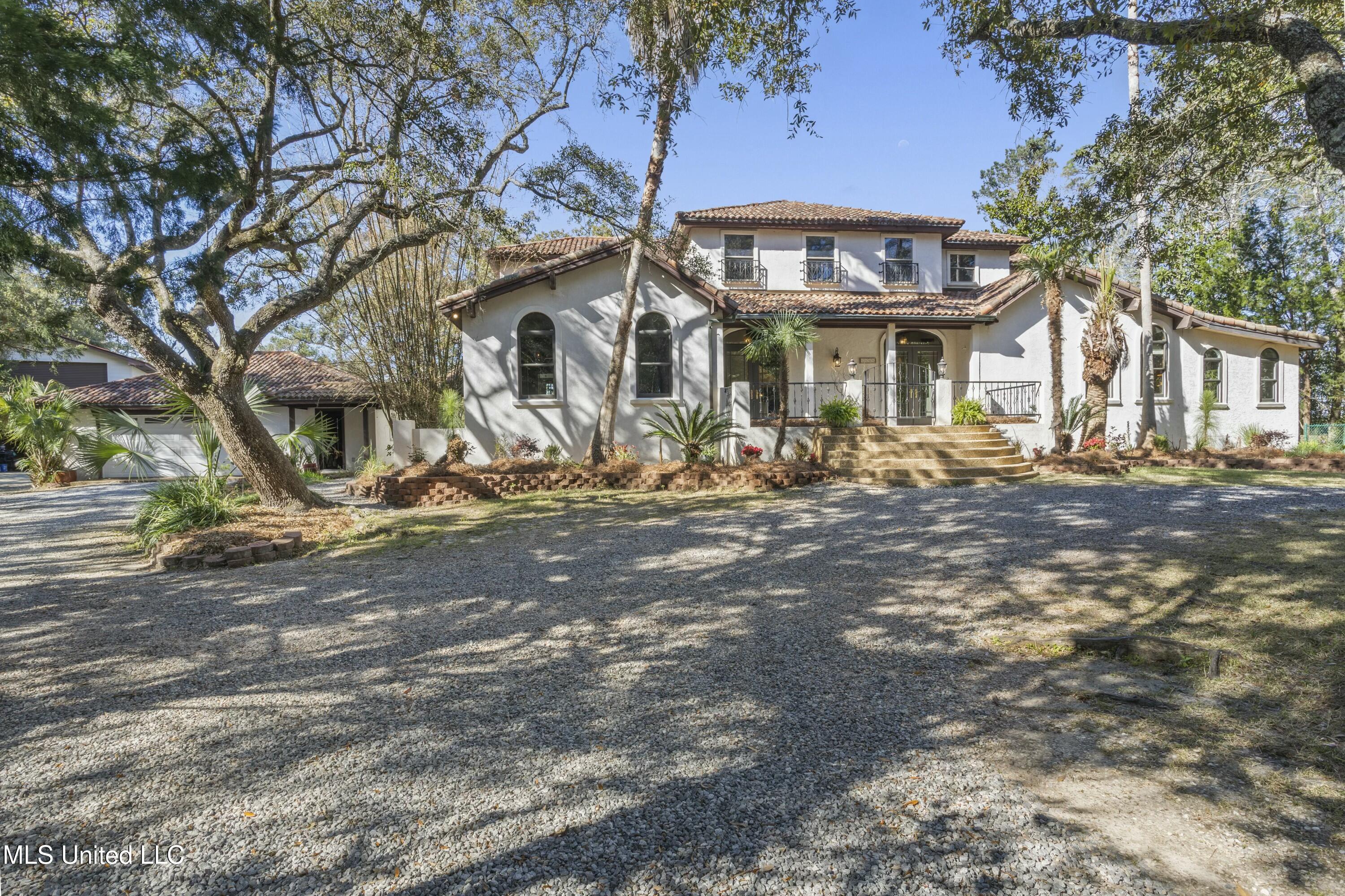 1105 Le Voyageur Drive