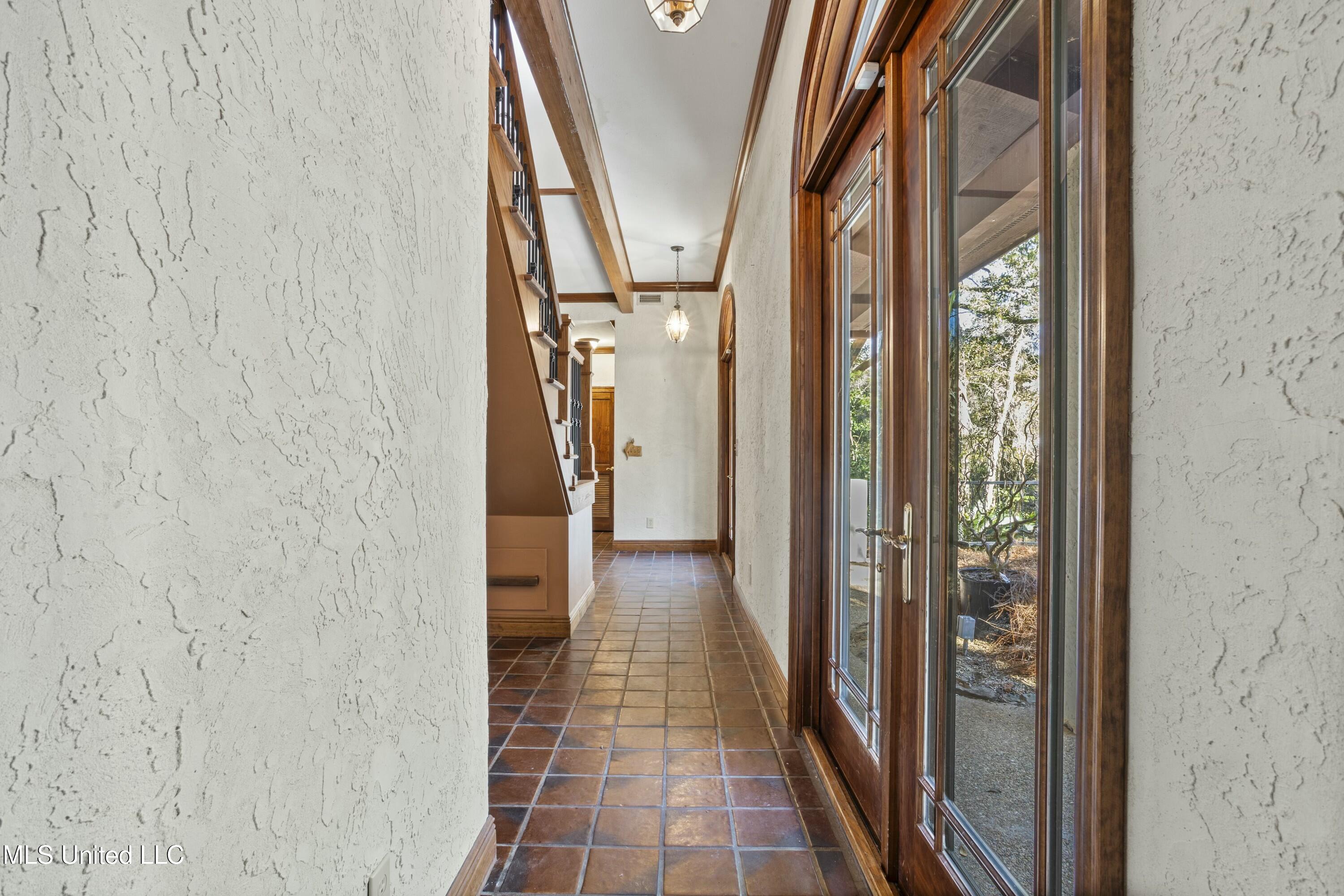 1105 Le Voyageur Drive