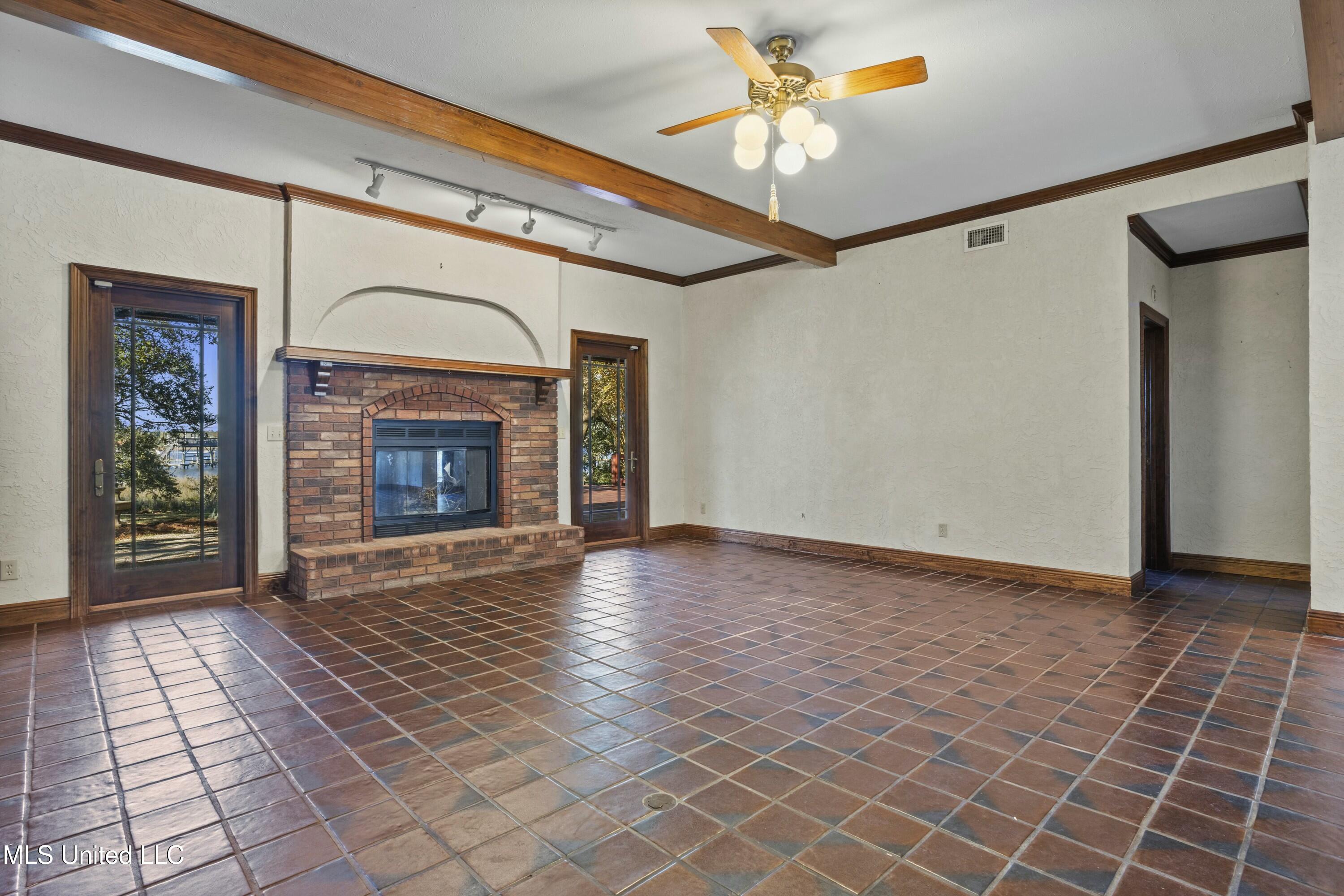 1105 Le Voyageur Drive