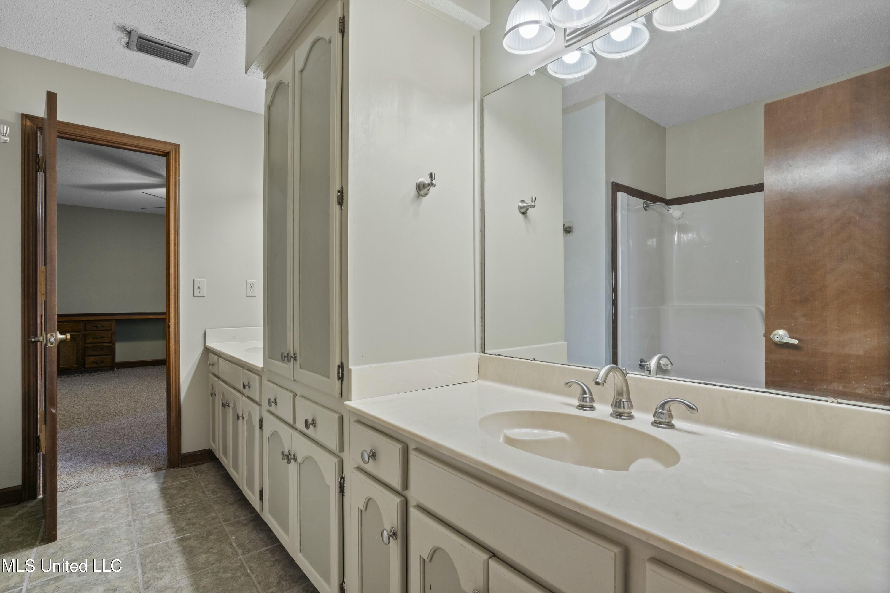 1105 Le Voyageur Drive