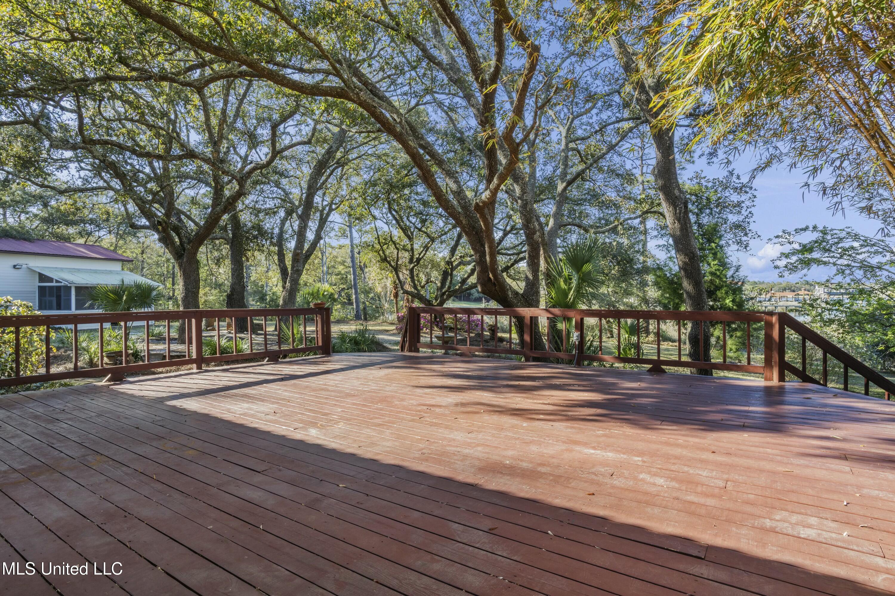 1105 Le Voyageur Drive