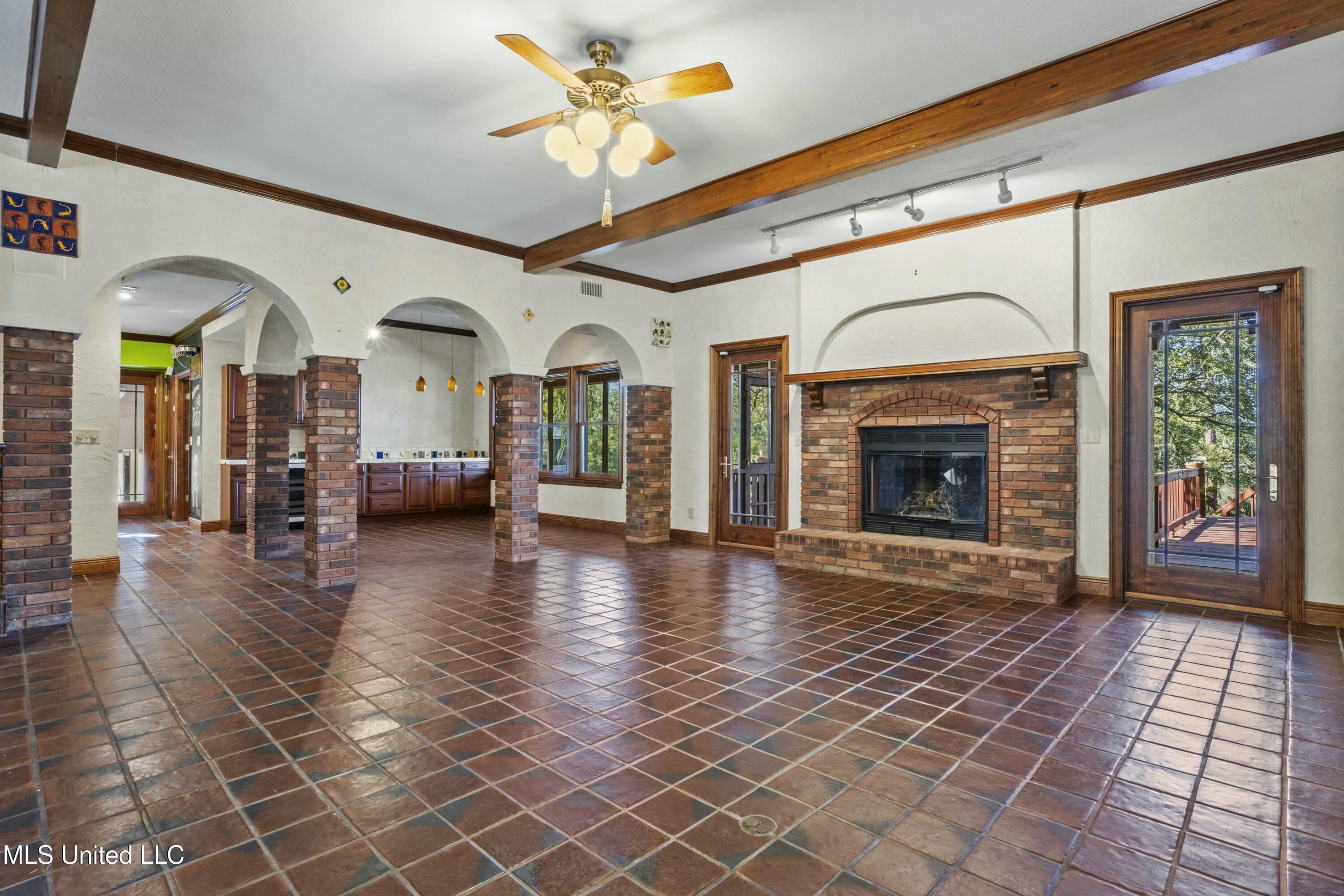 1105 Le Voyageur Drive