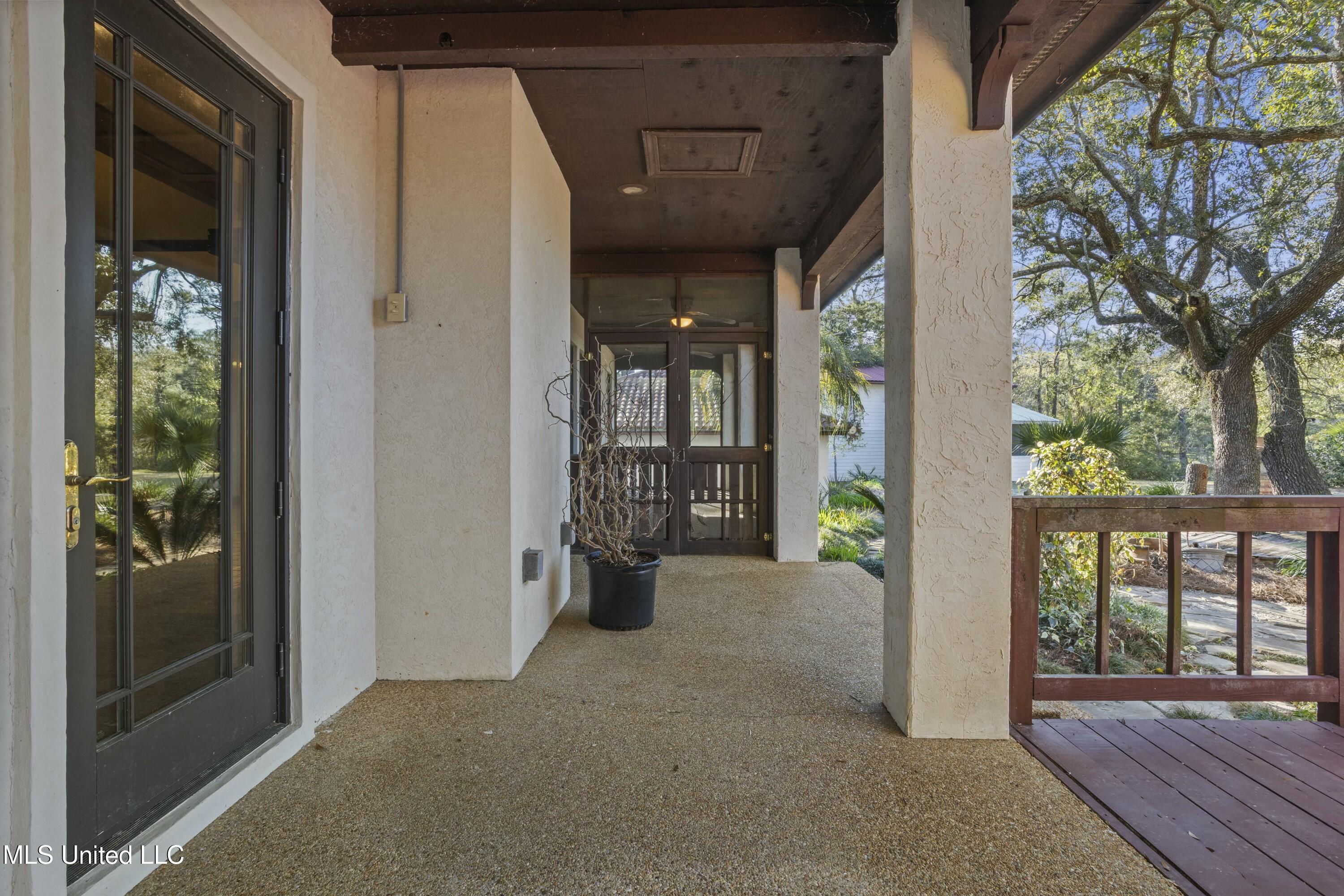 1105 Le Voyageur Drive