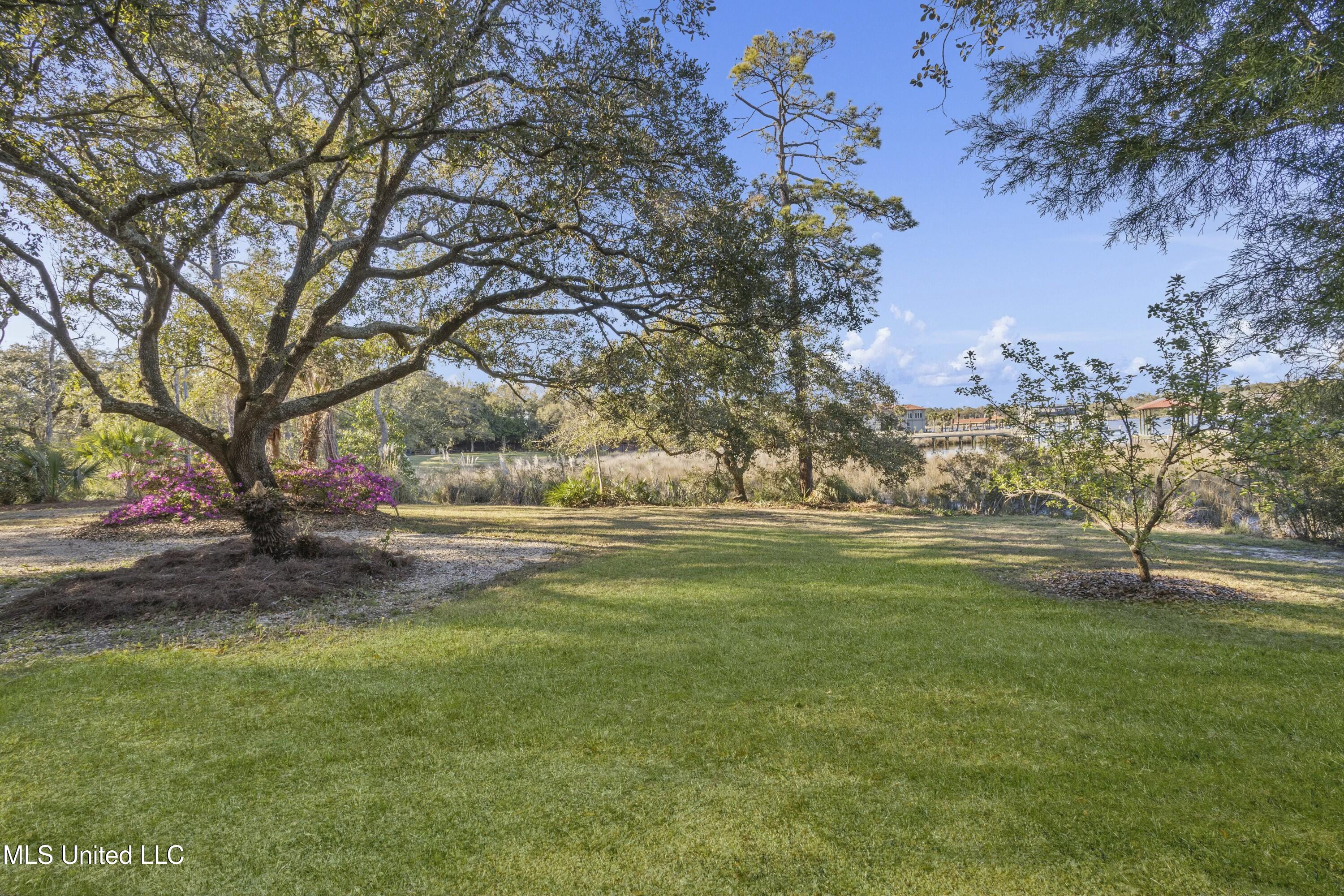 1105 Le Voyageur Drive