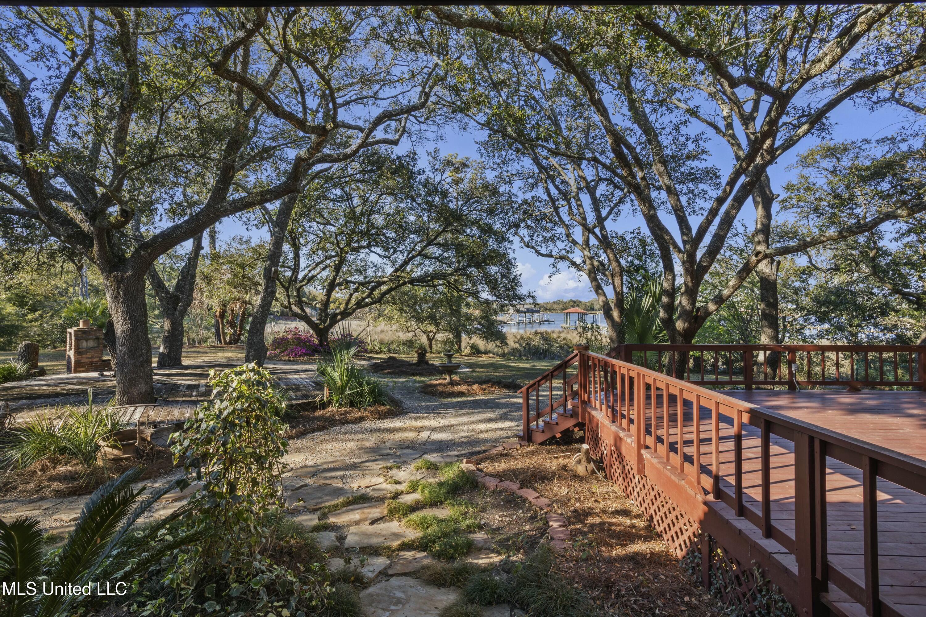 1105 Le Voyageur Drive