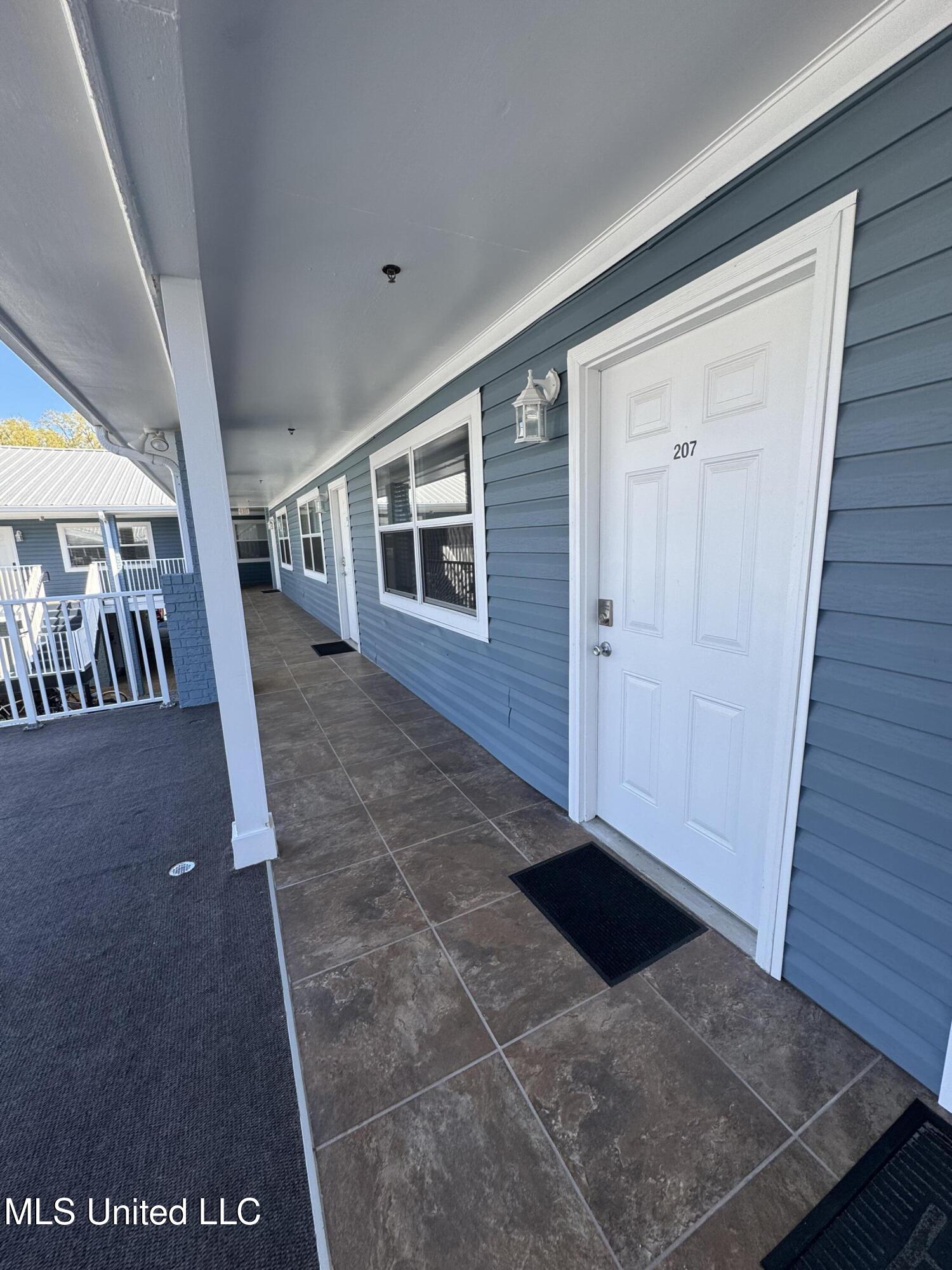 1282 Beach Boulevard, 207