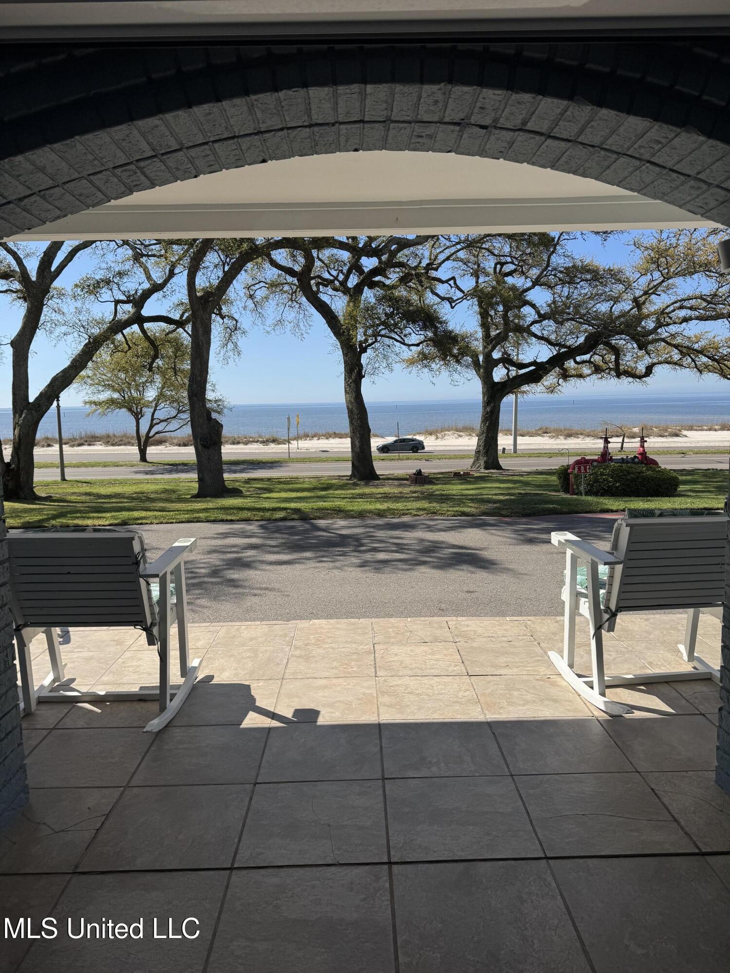 1282 Beach Boulevard, 207