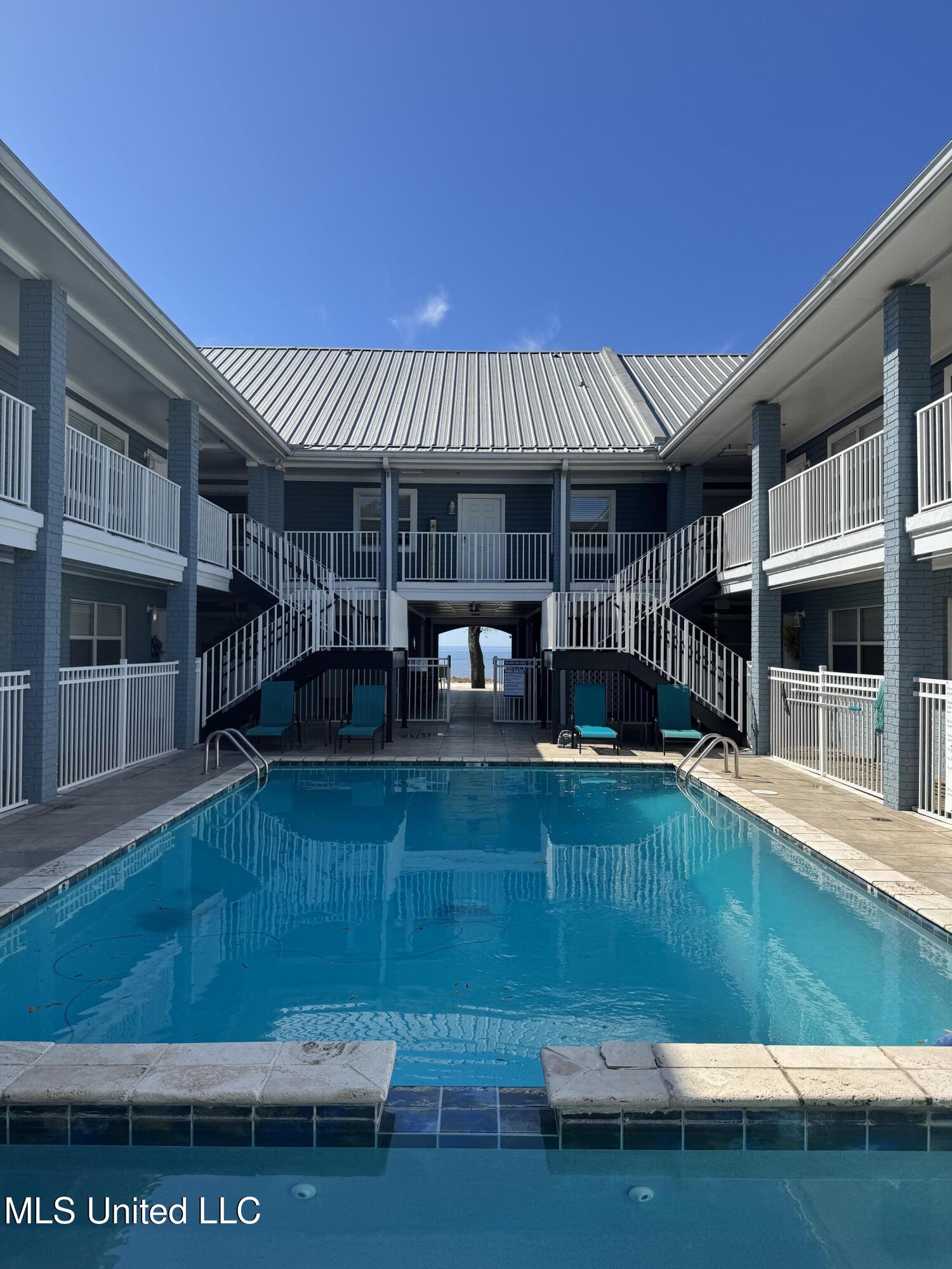 1282 Beach Boulevard, 207