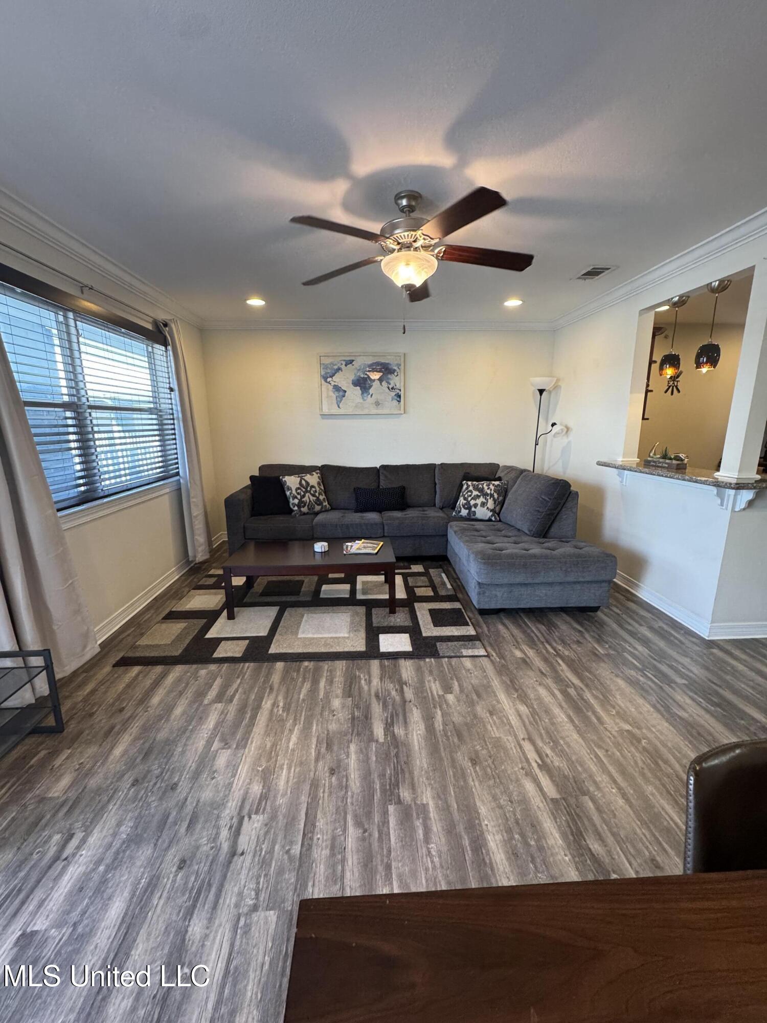 1282 Beach Boulevard, 207