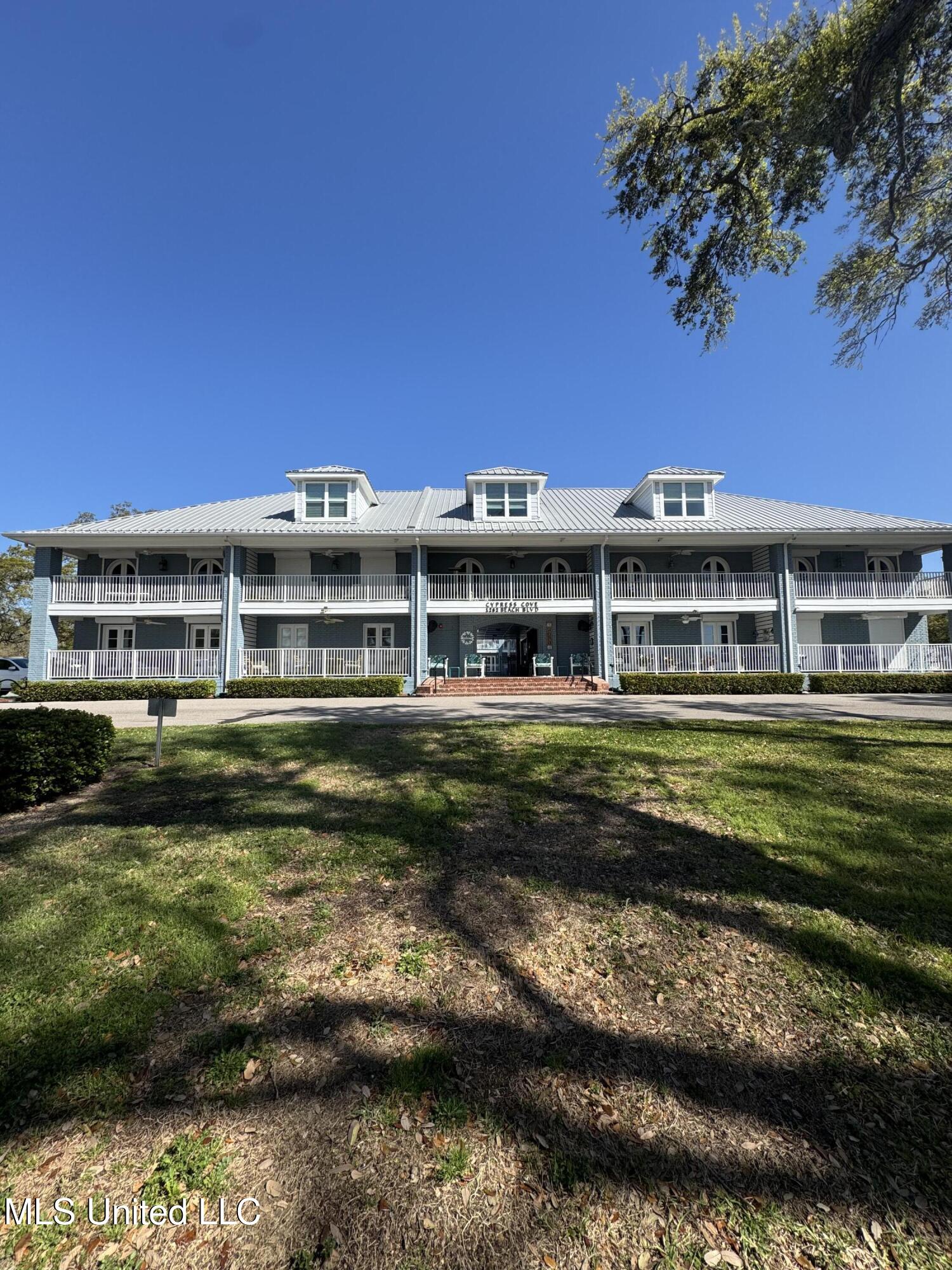 1282 Beach Boulevard, 207
