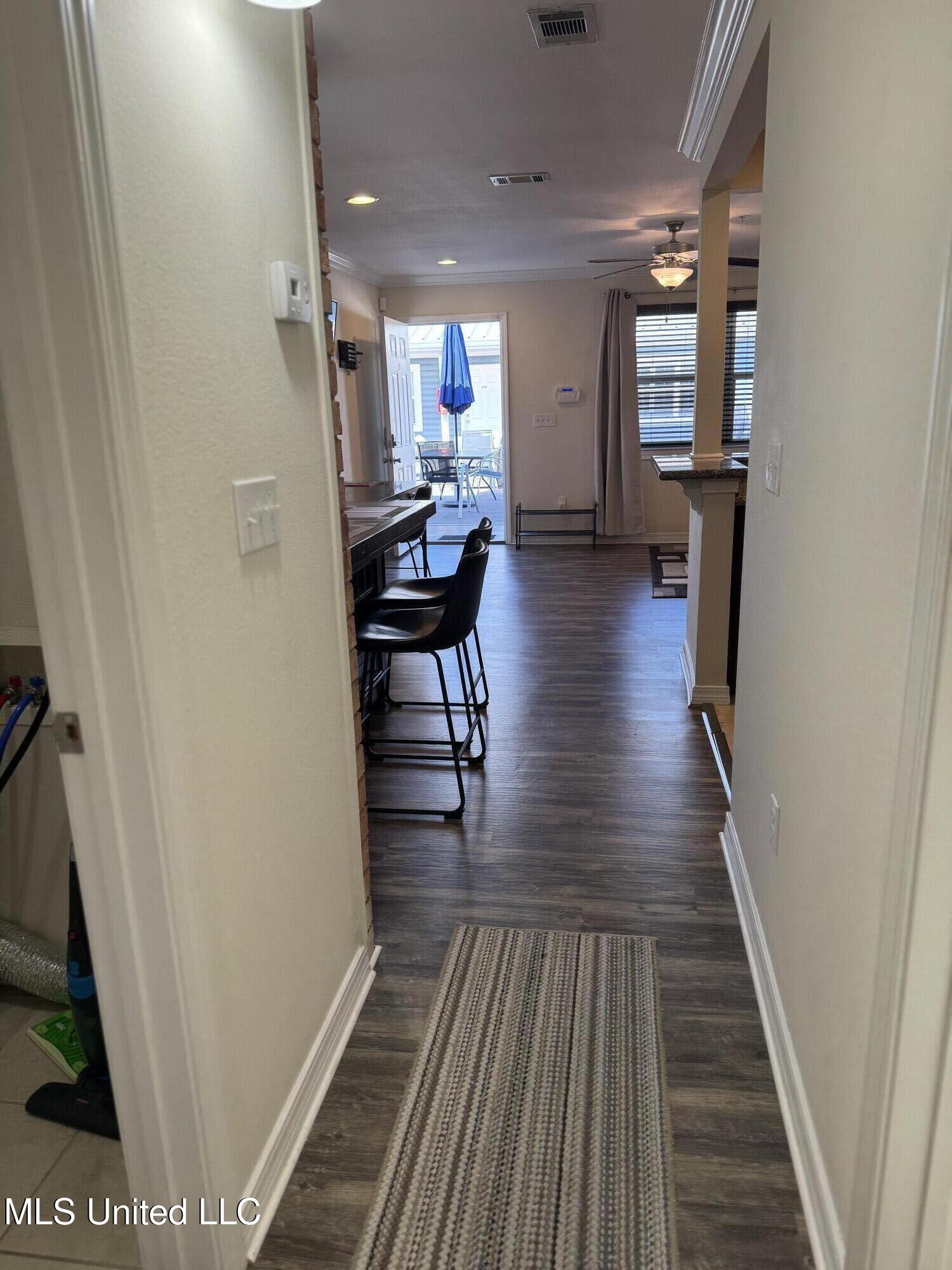 1282 Beach Boulevard, 207