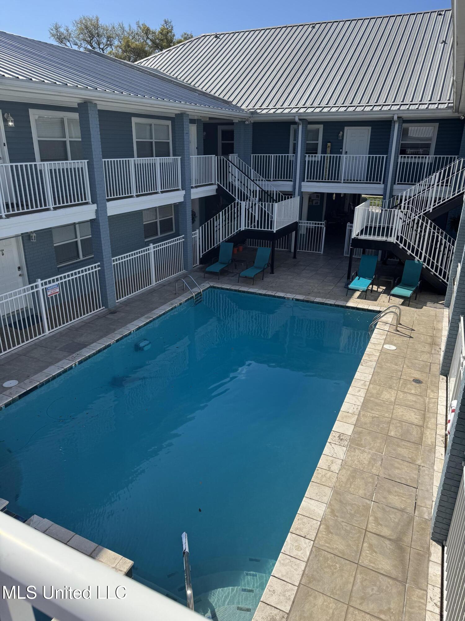 1282 Beach Boulevard, 207