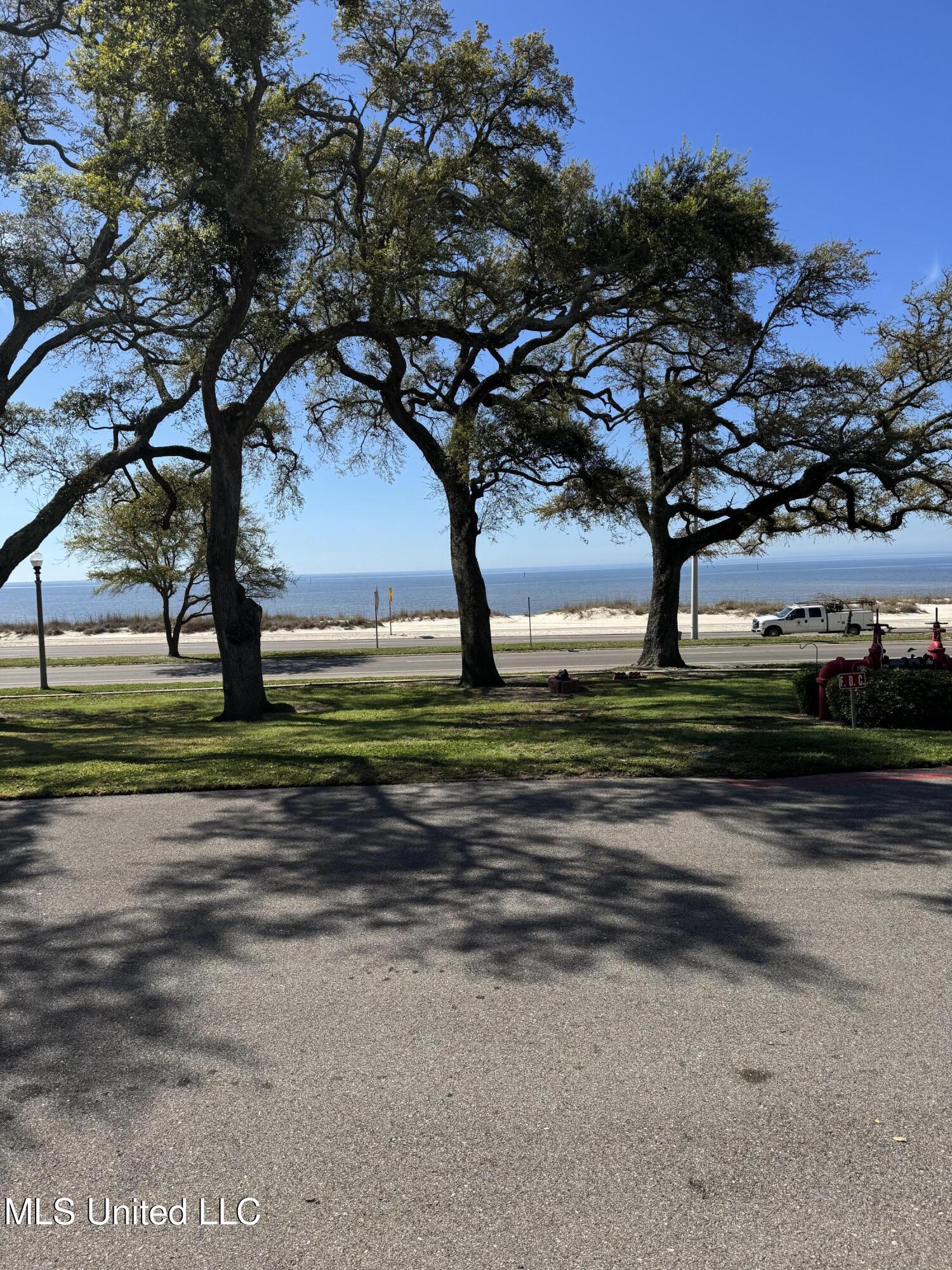 1282 Beach Boulevard, 207