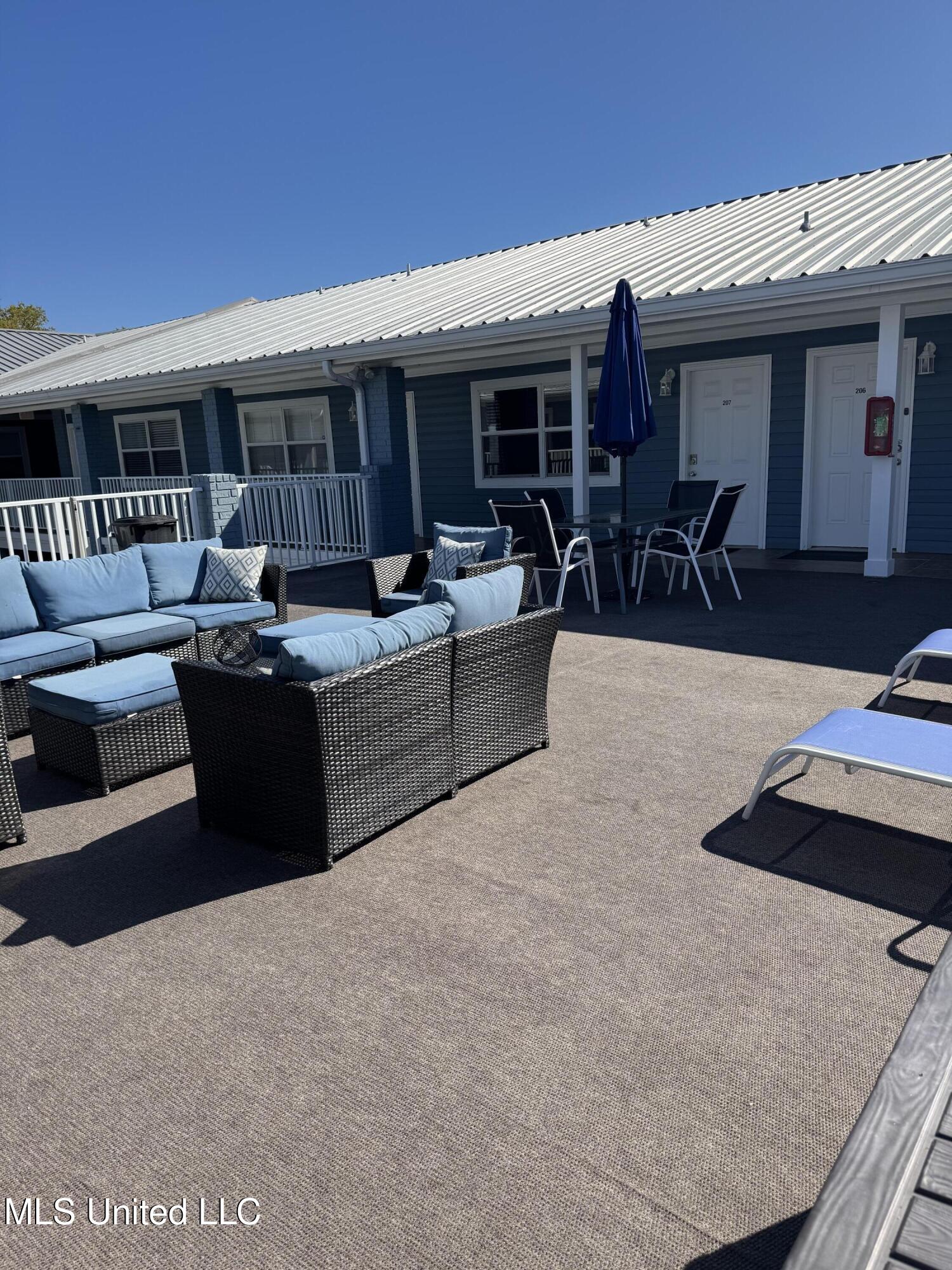 1282 Beach Boulevard, 207