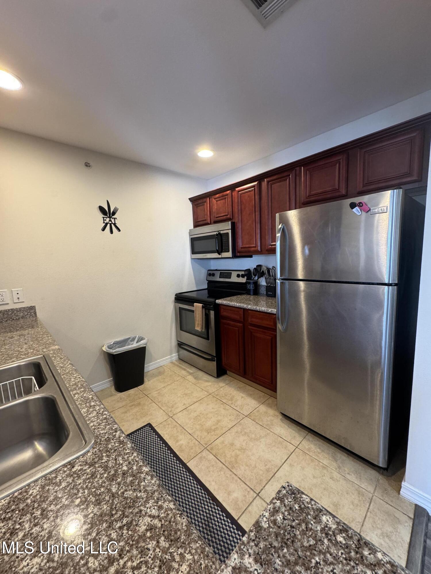 1282 Beach Boulevard, 207