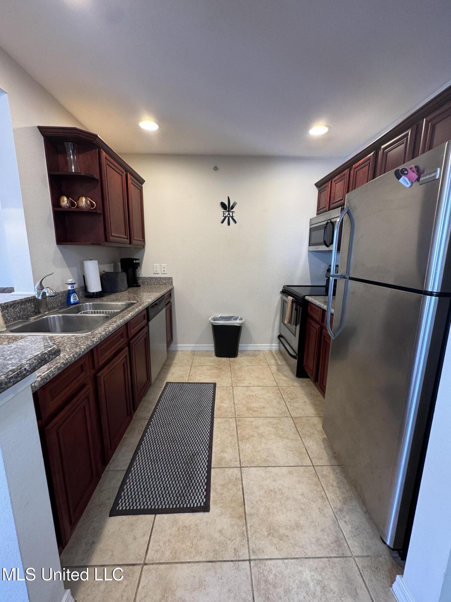 1282 Beach Boulevard, 207