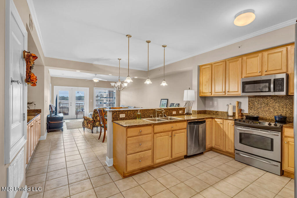 624 Camellia Pointe Boulevard