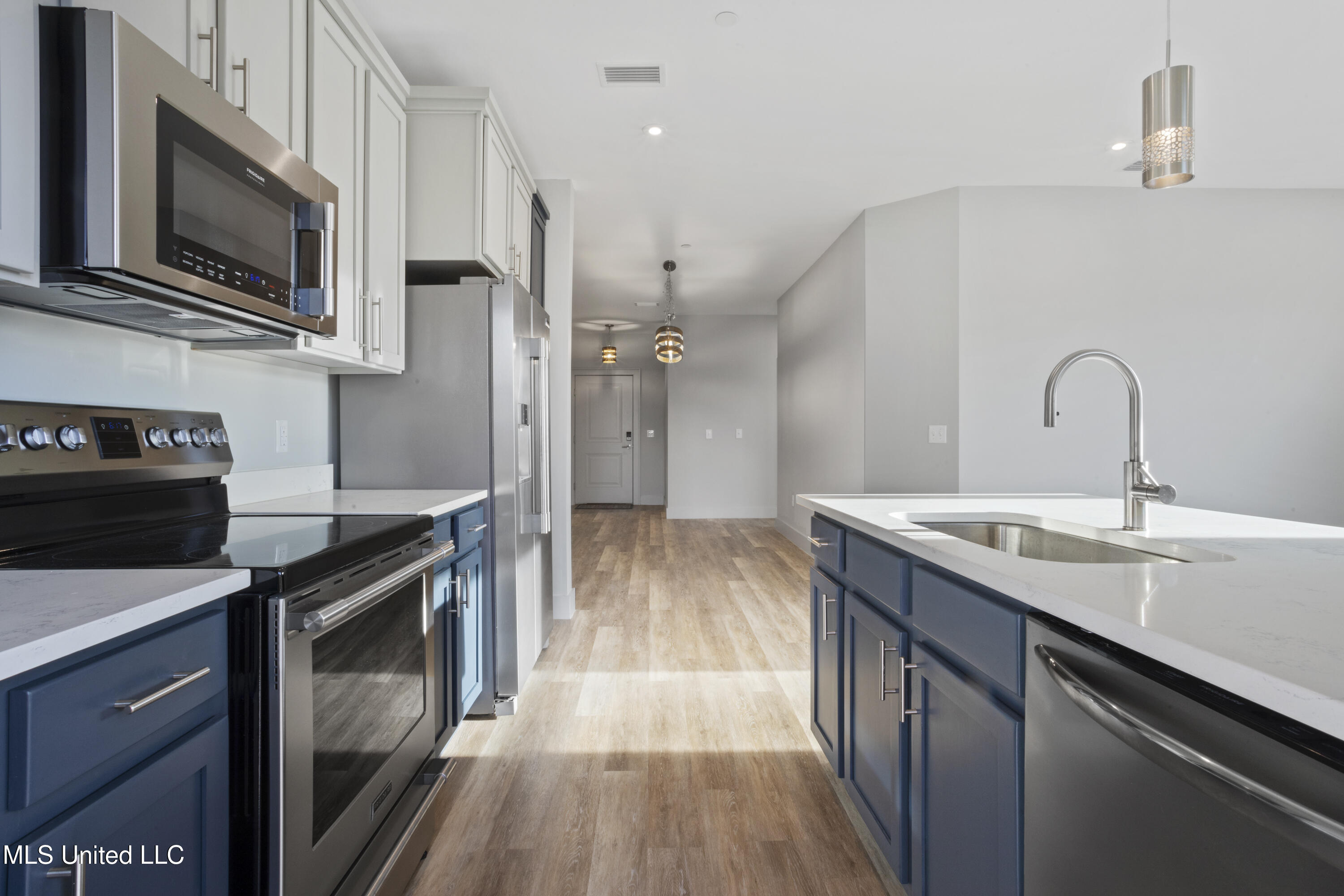 2501 Bienville Boulevard, 231