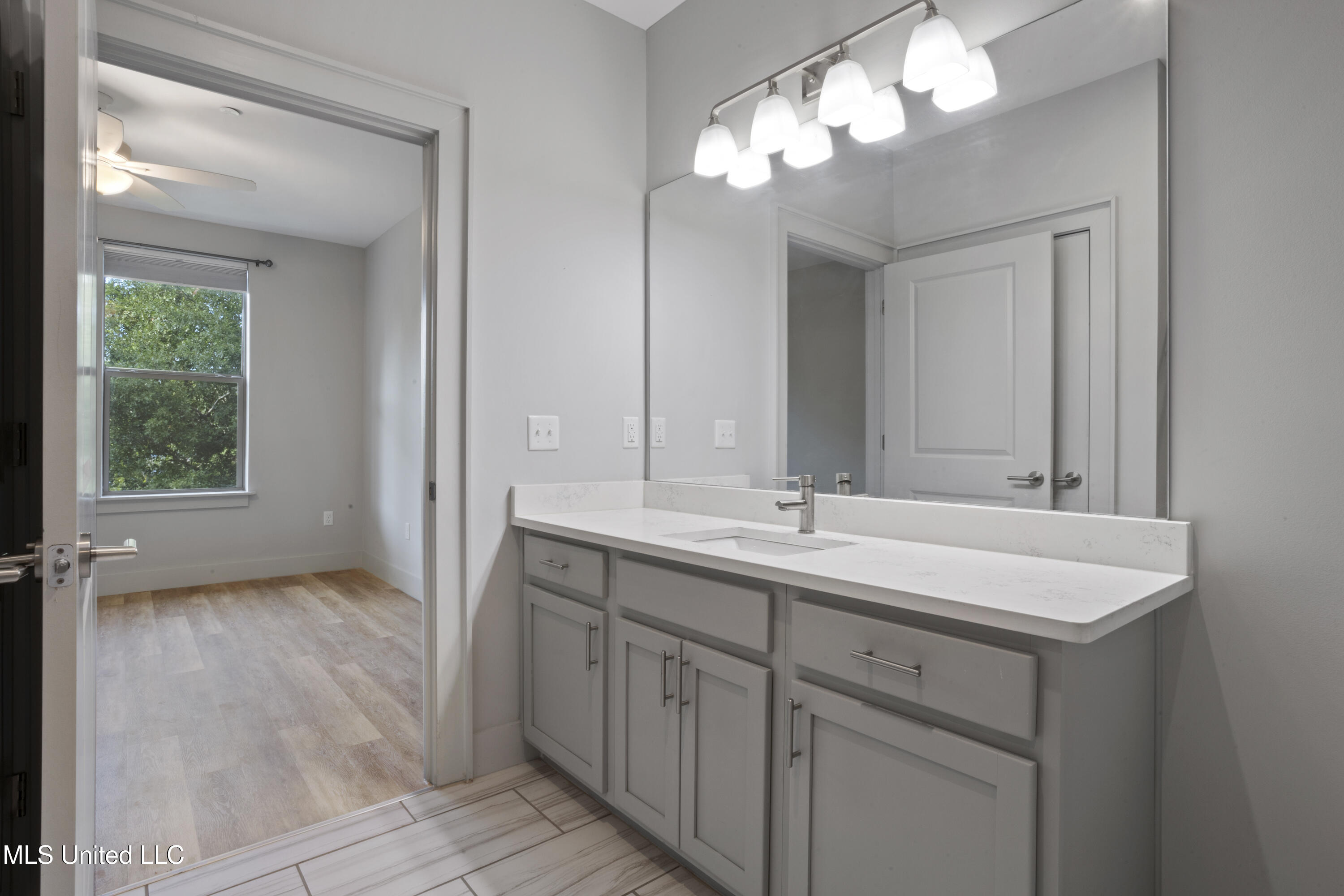 2501 Bienville Boulevard, 231