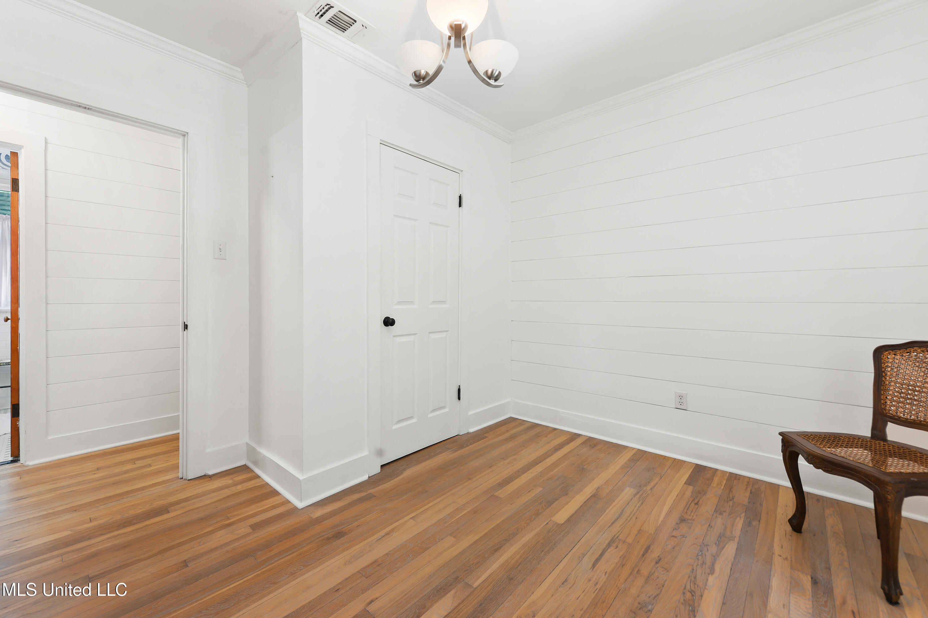 1338 Father Ryan Avenue