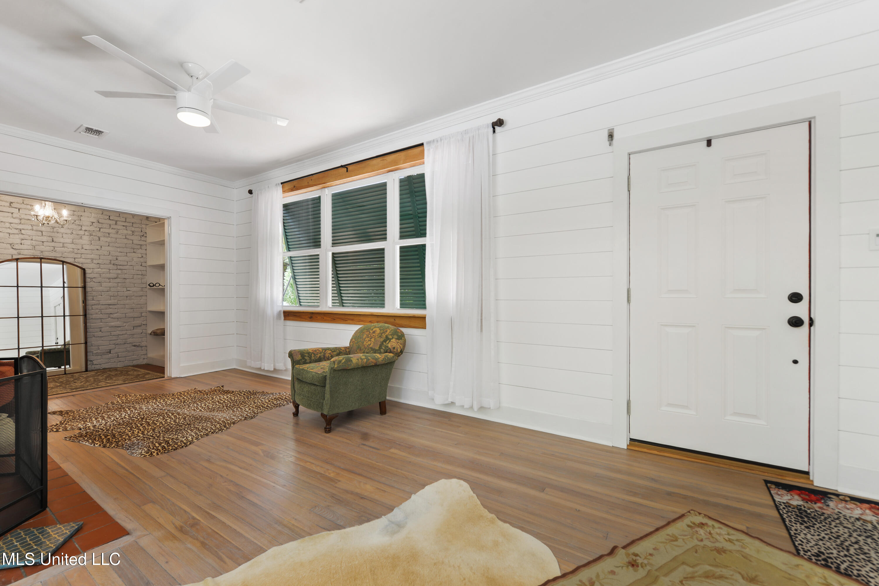 1338 Father Ryan Avenue