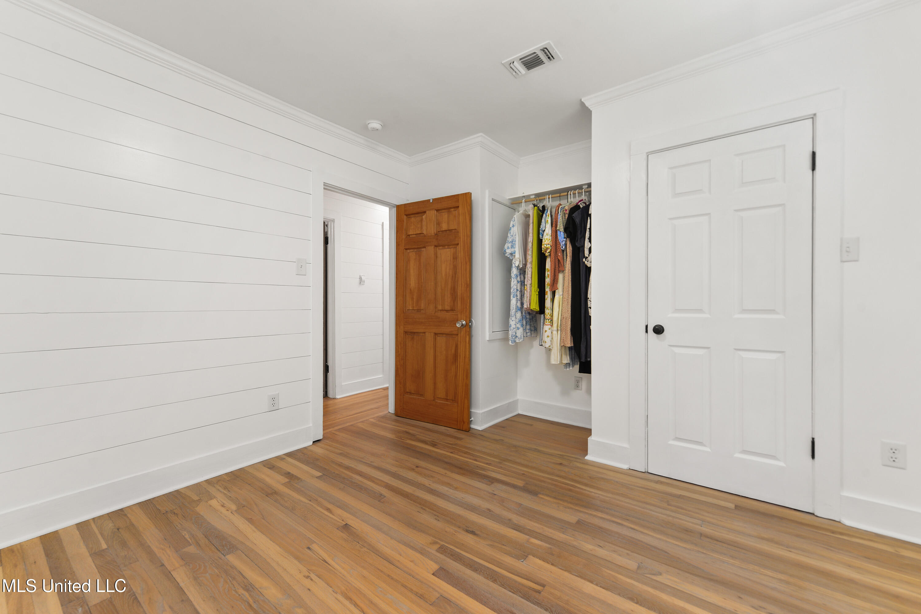 1338 Father Ryan Avenue