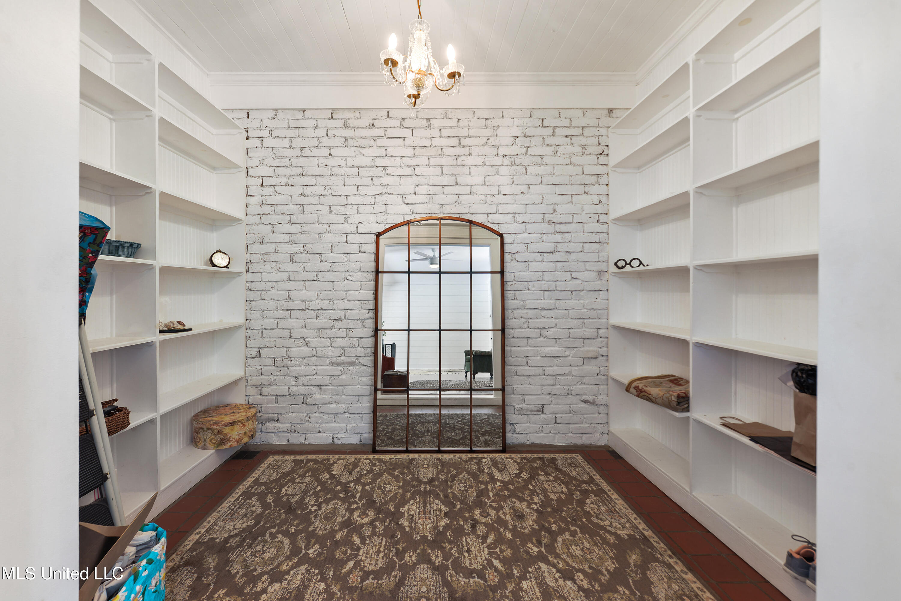 1338 Father Ryan Avenue