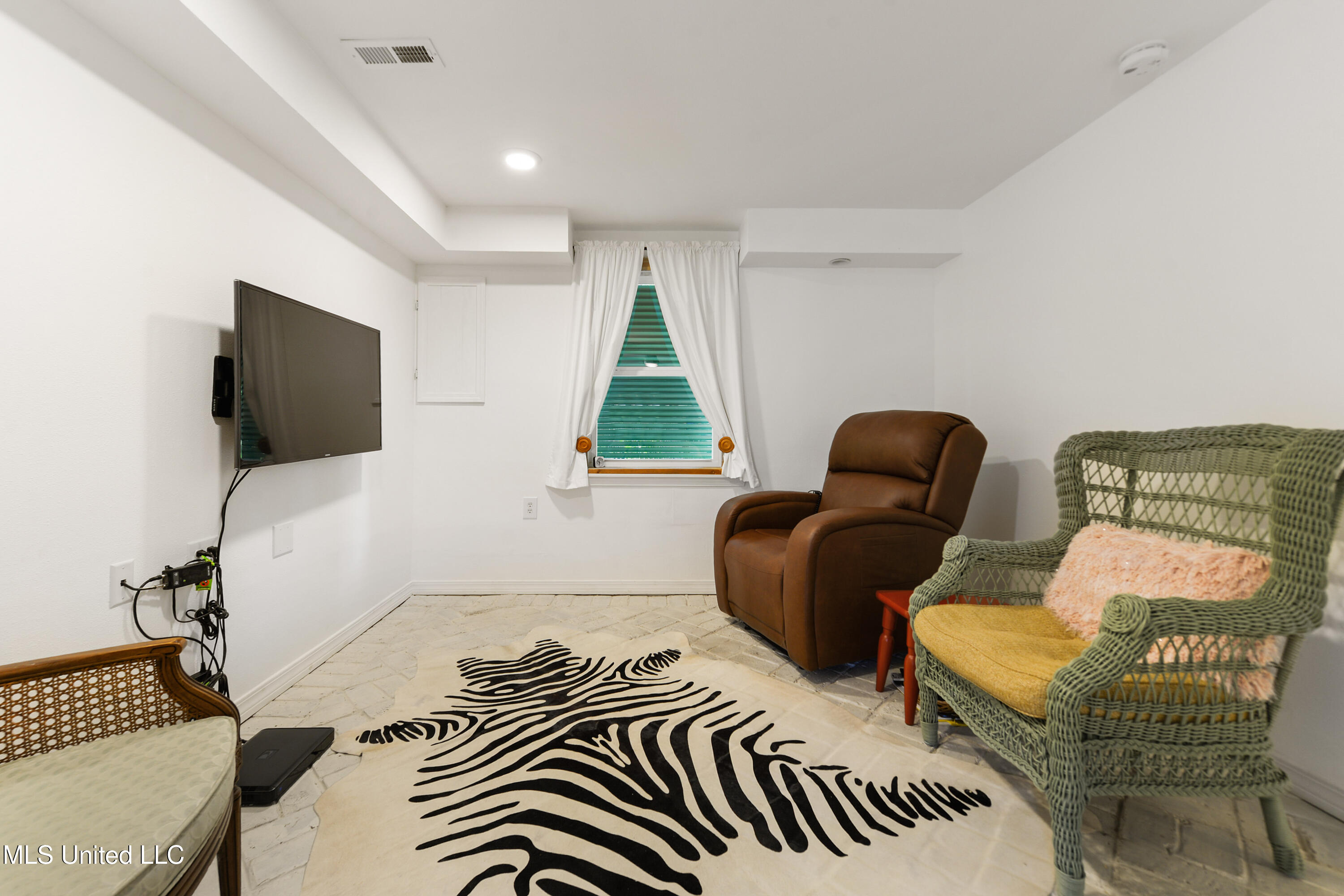 1338 Father Ryan Avenue