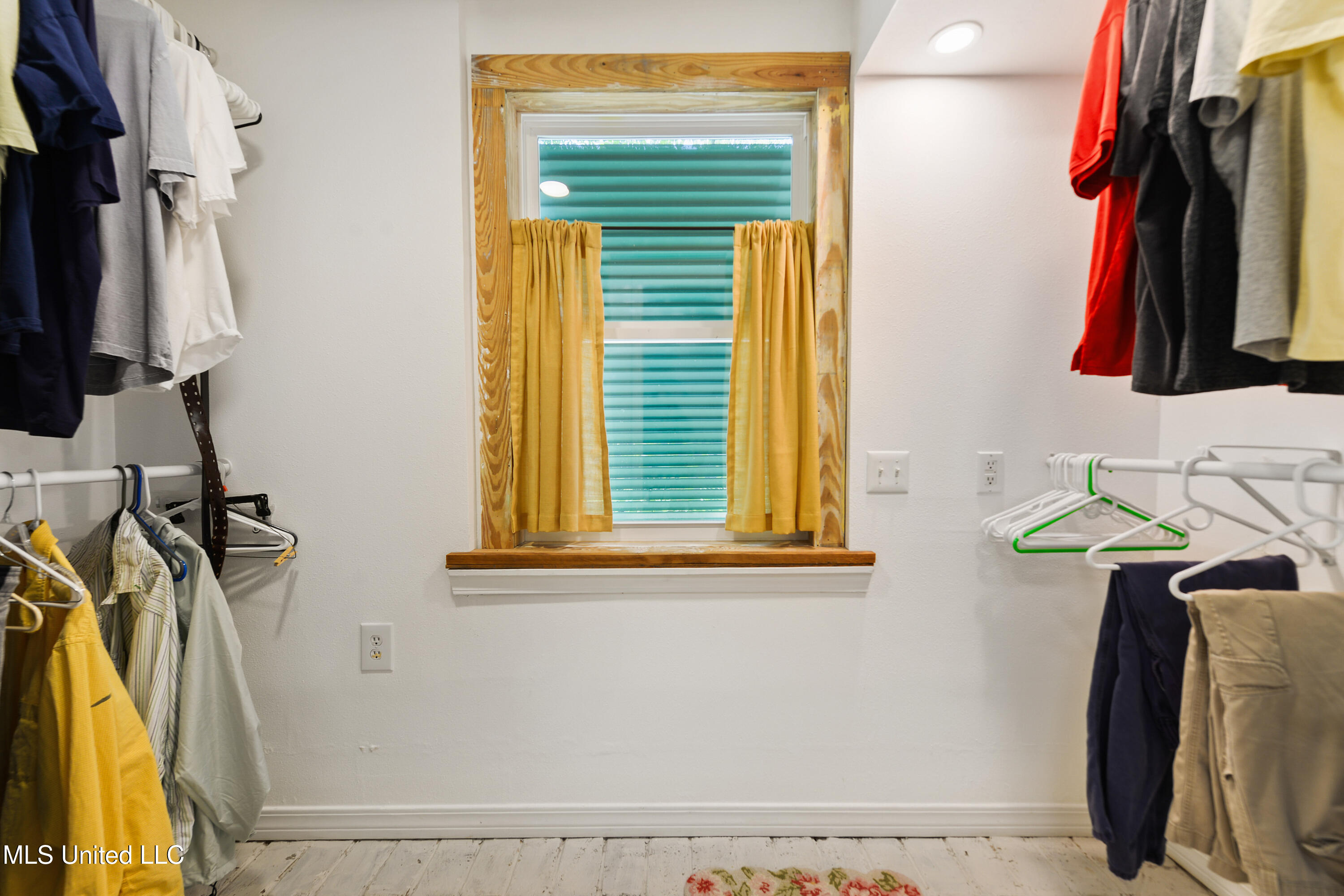 1338 Father Ryan Avenue