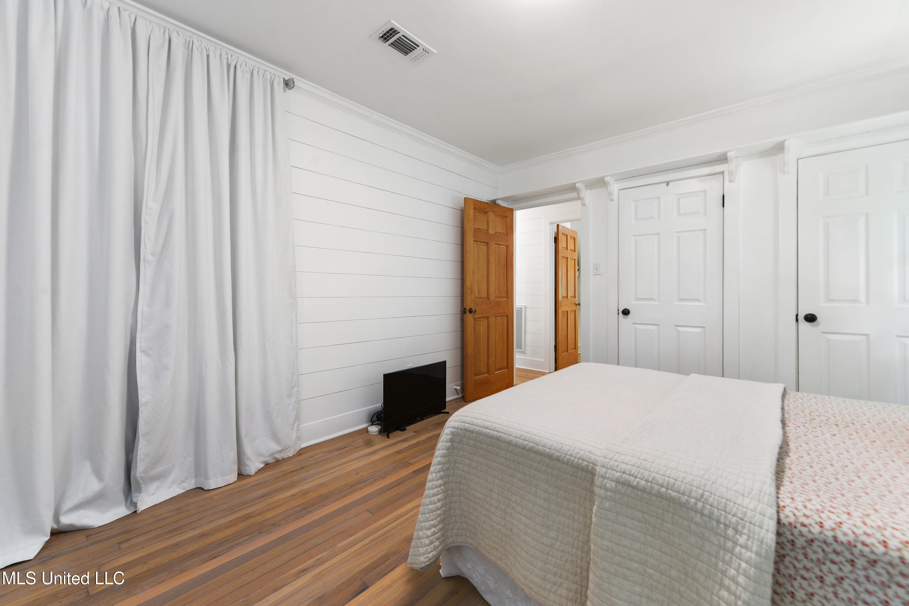 1338 Father Ryan Avenue