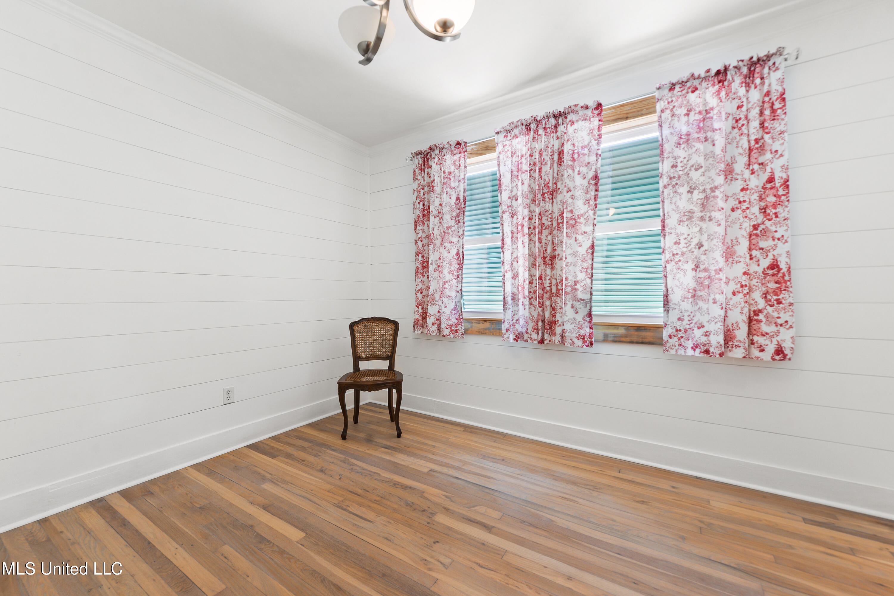 1338 Father Ryan Avenue