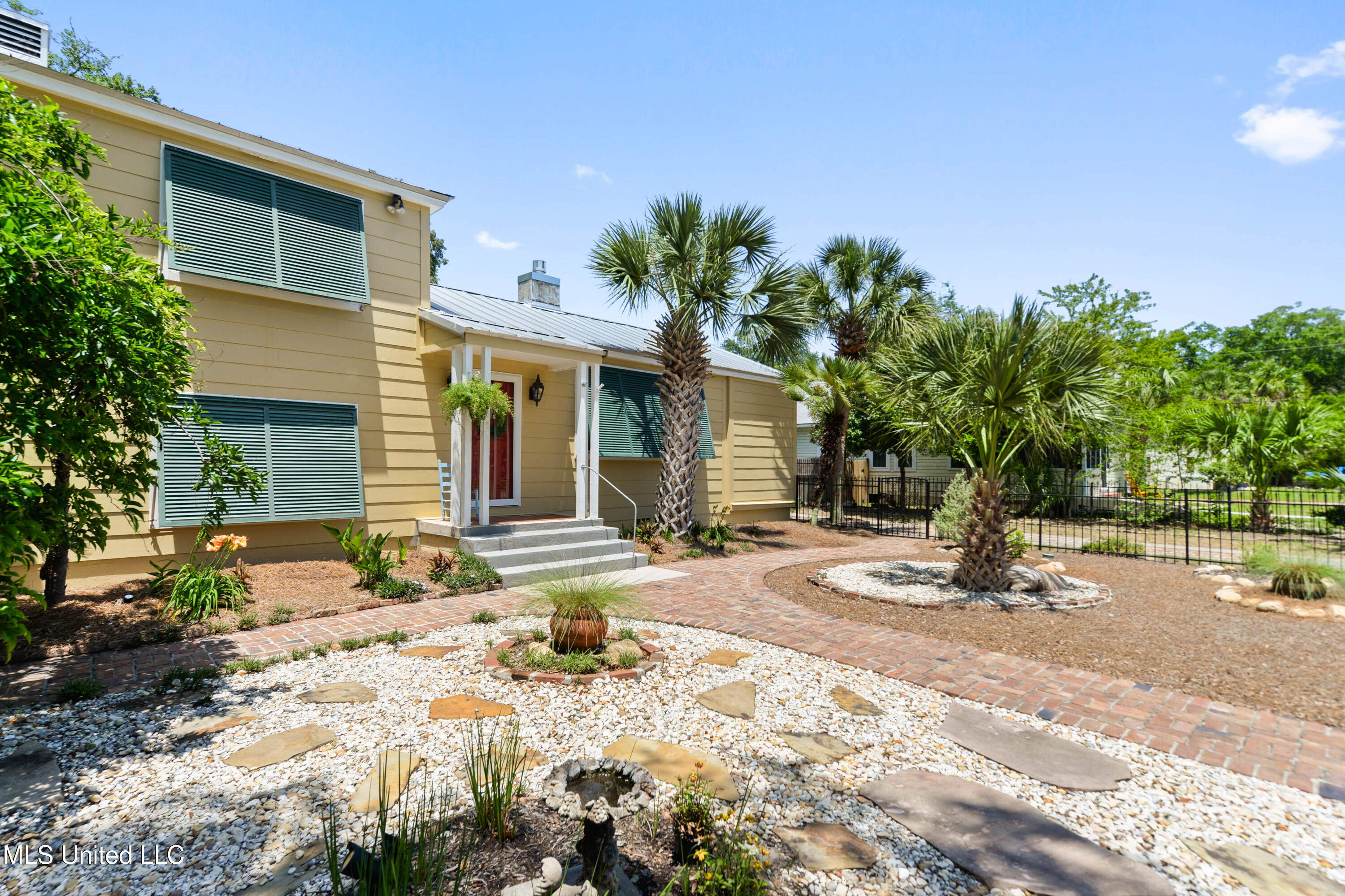 1338 Father Ryan Avenue