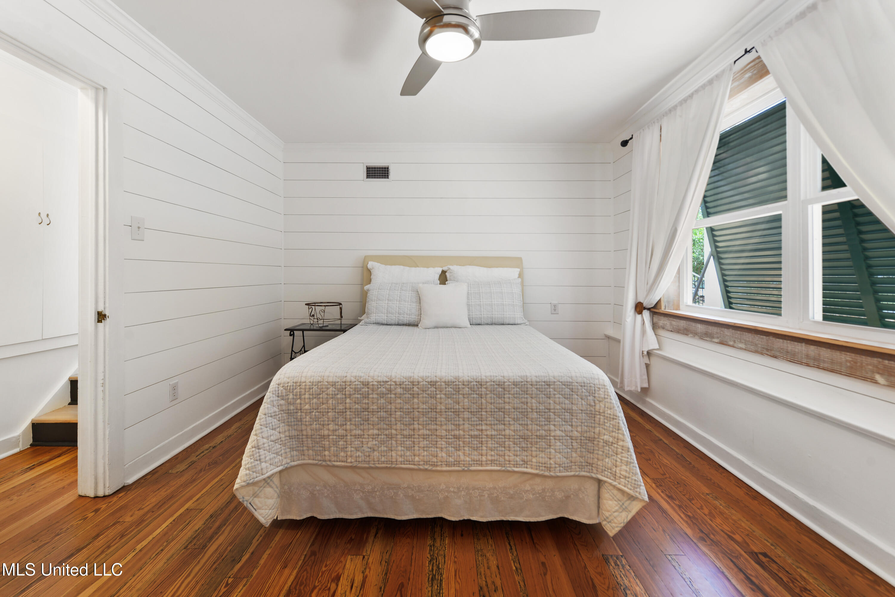 1338 Father Ryan Avenue