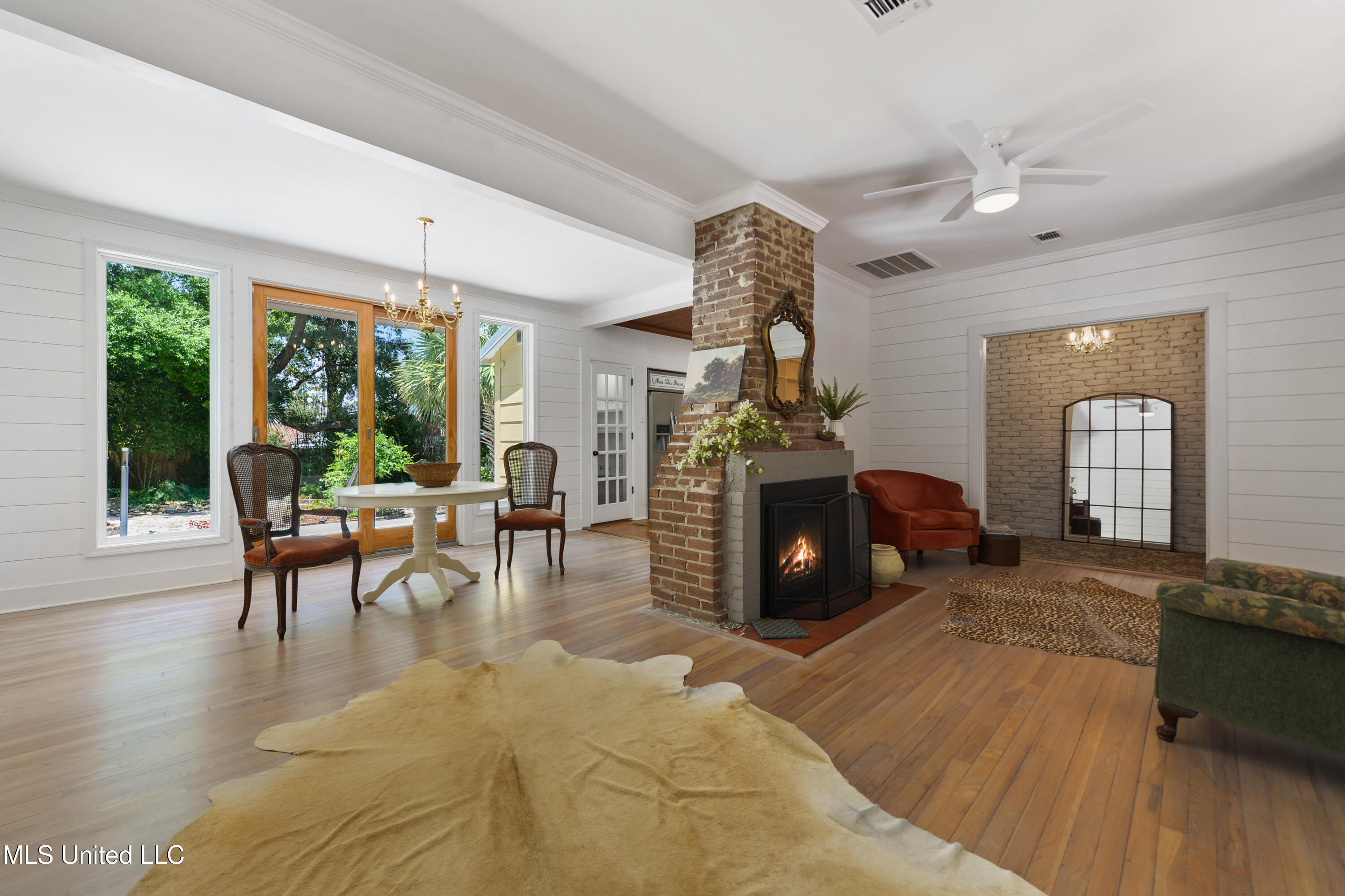 1338 Father Ryan Avenue