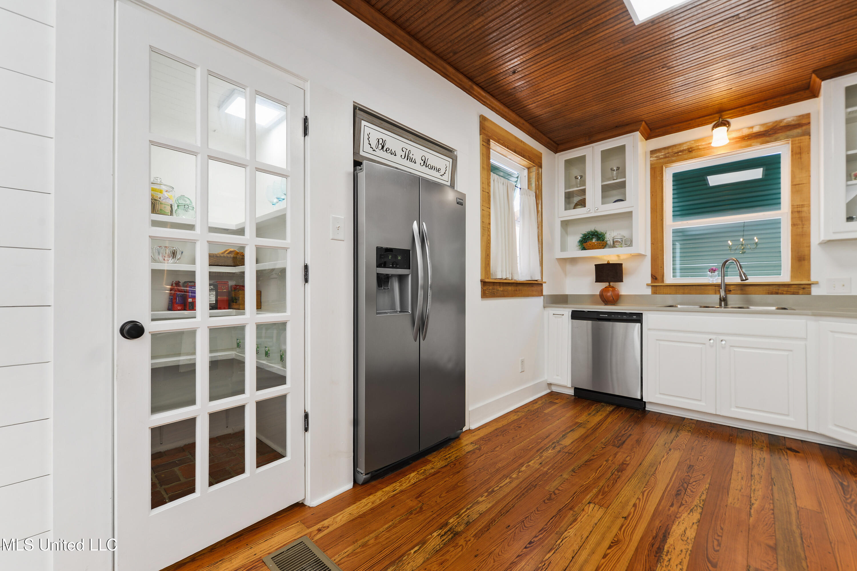 1338 Father Ryan Avenue