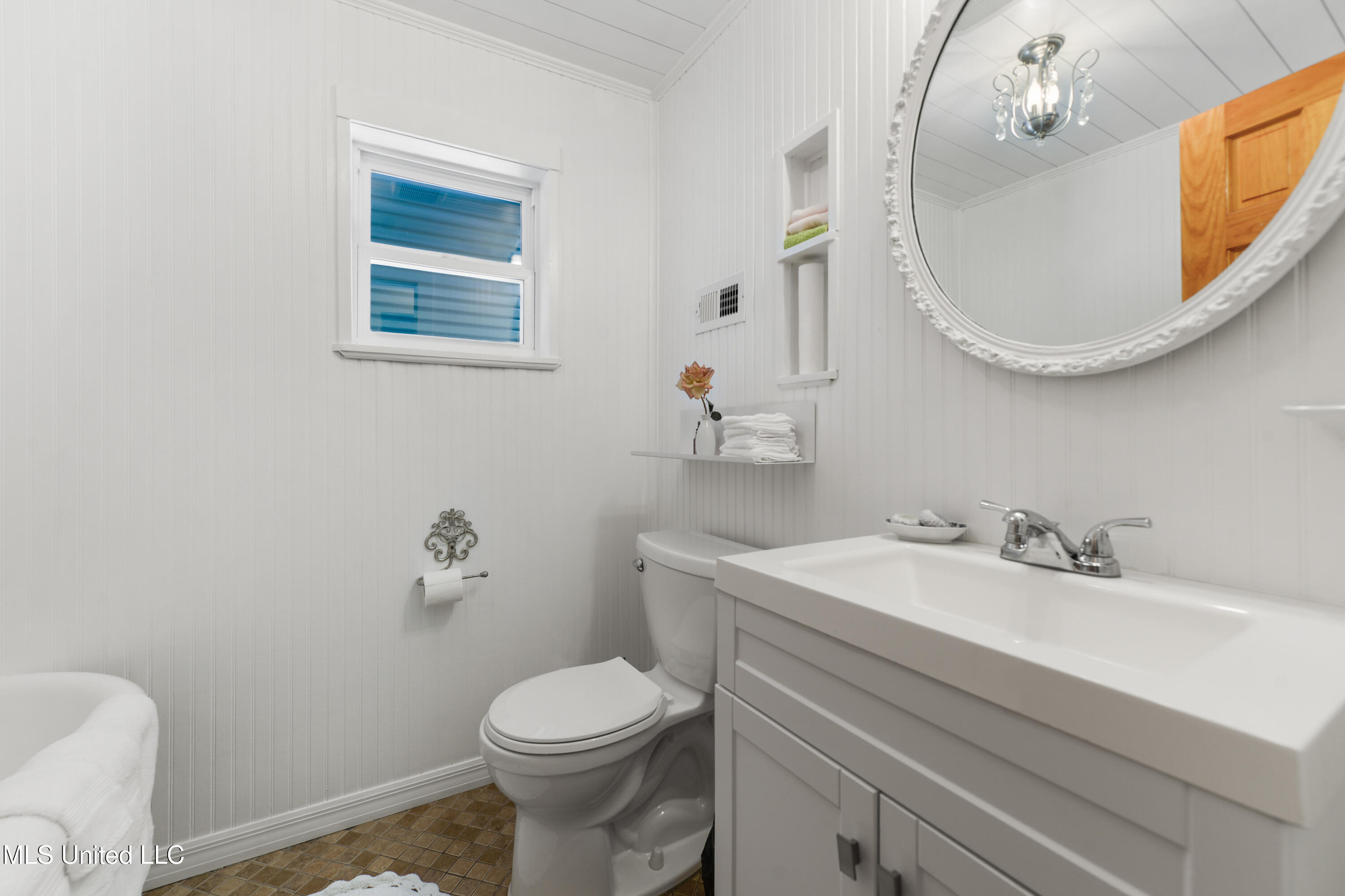 1338 Father Ryan Avenue