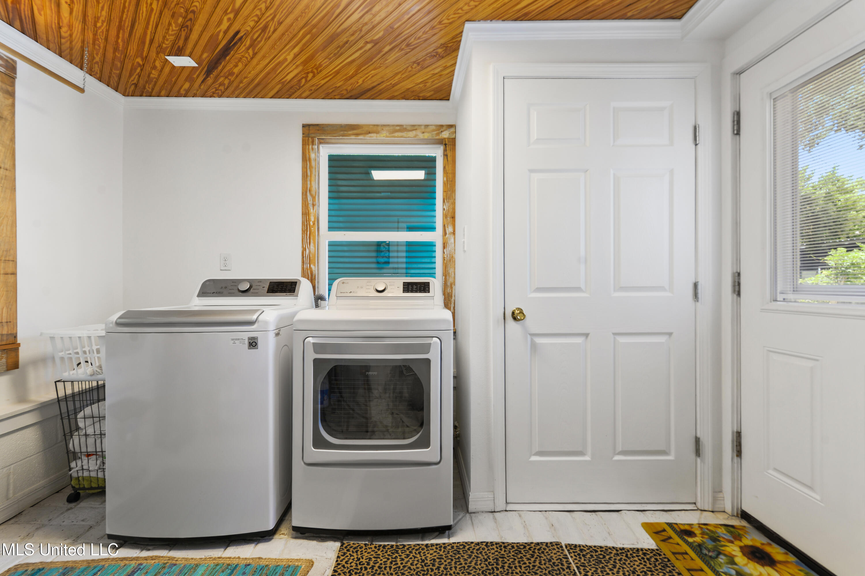 1338 Father Ryan Avenue