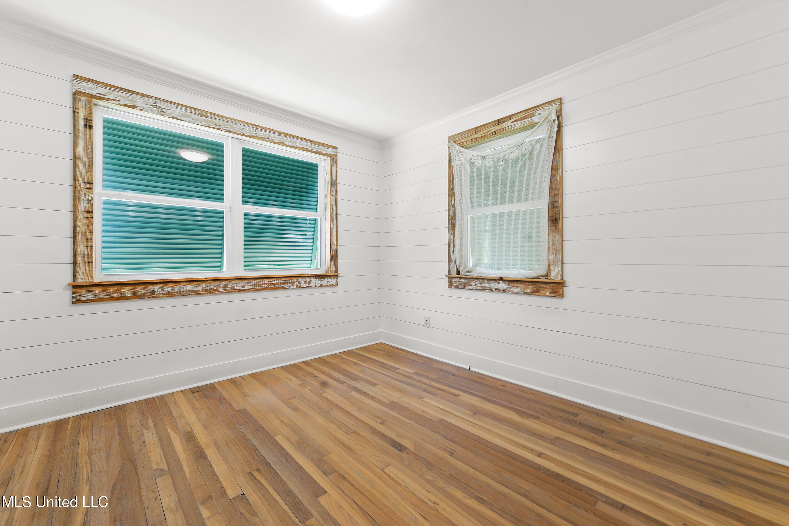 1338 Father Ryan Avenue