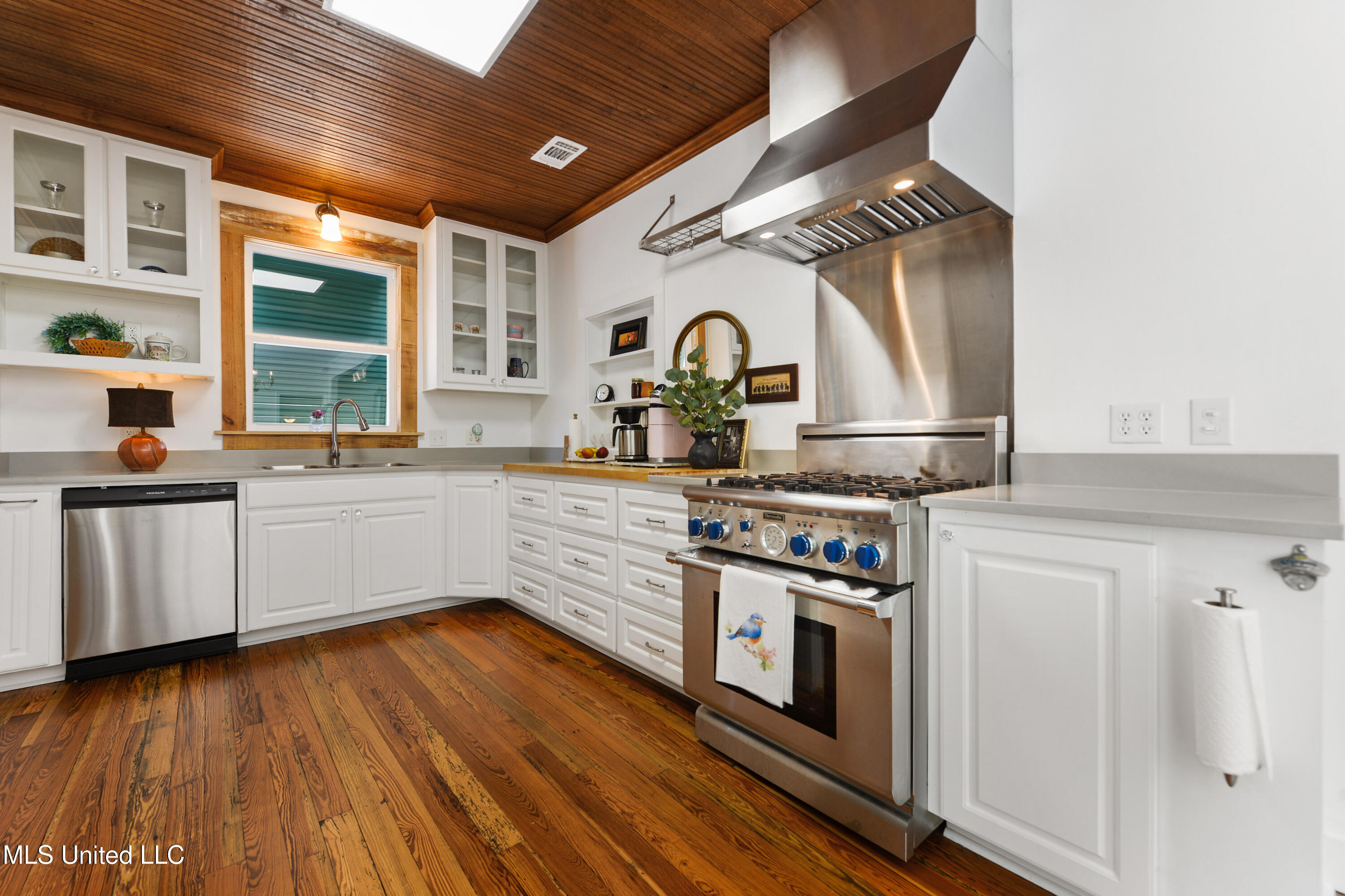 1338 Father Ryan Avenue