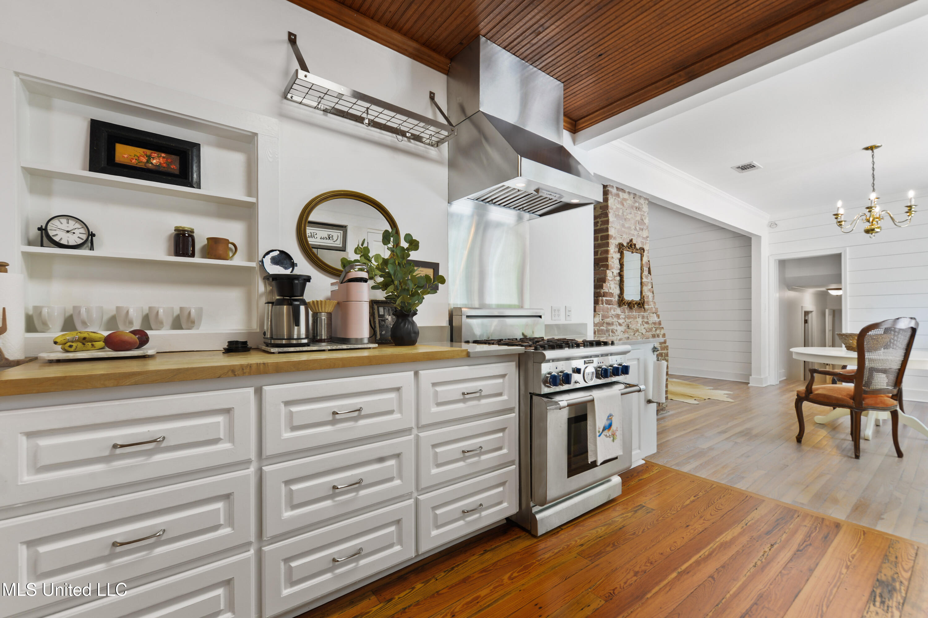 1338 Father Ryan Avenue