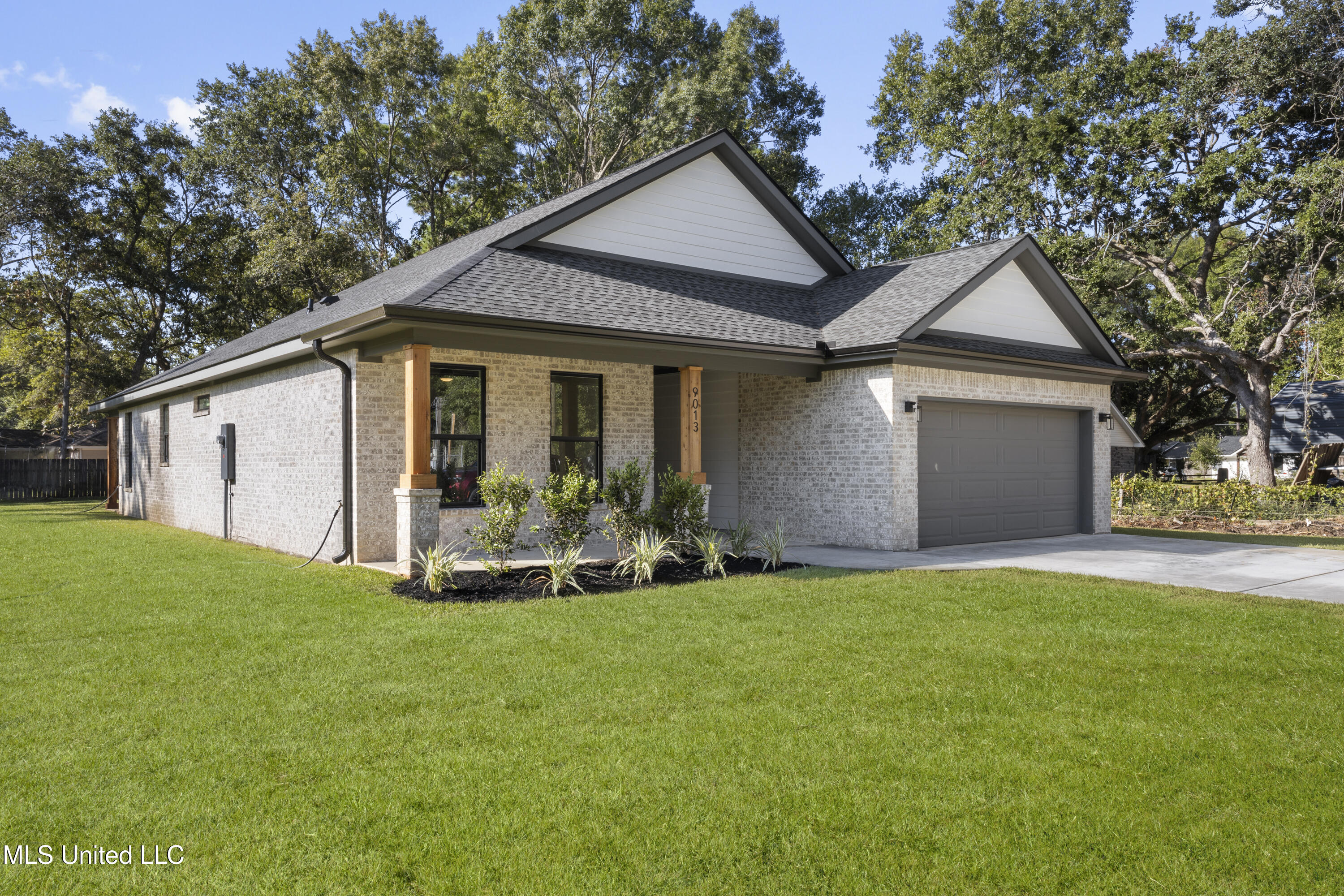 9013 Barnacle Boulevard