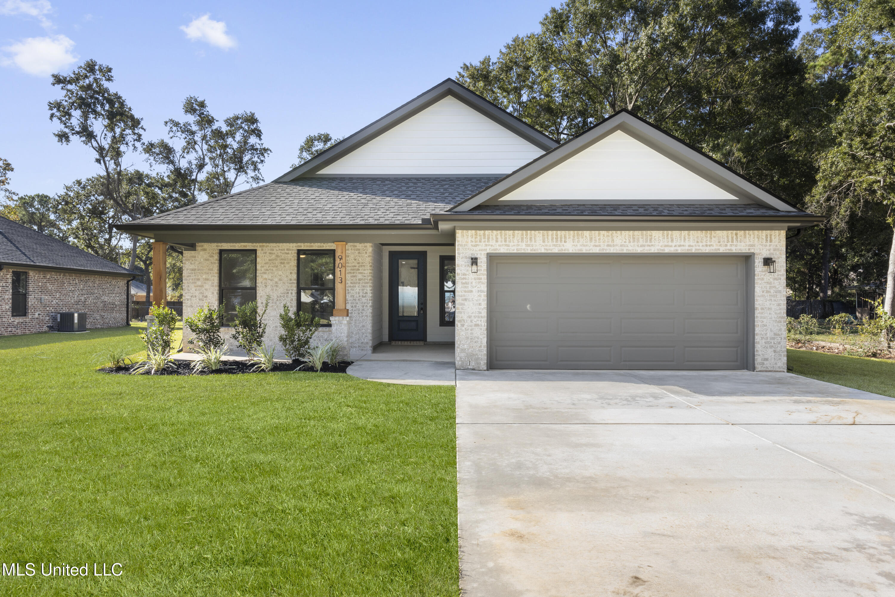 9013 Barnacle Boulevard